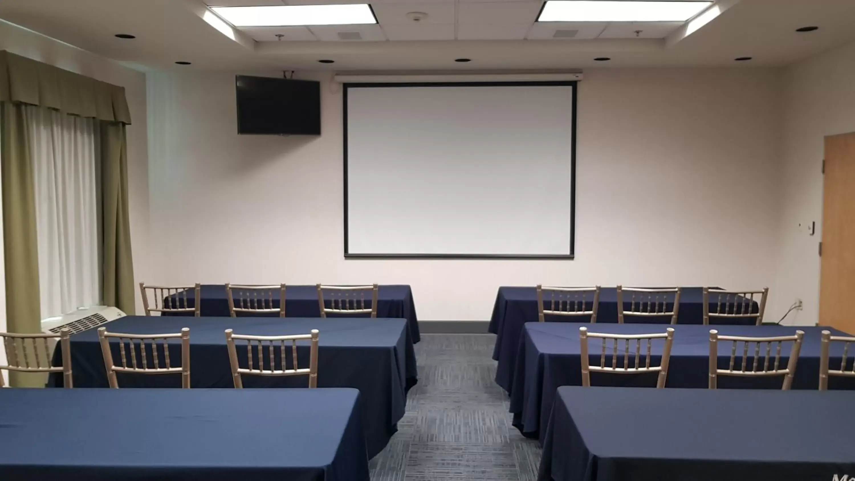 Meeting/conference room in Holiday Inn Express Saltillo Zona Aeropuerto, an IHG Hotel