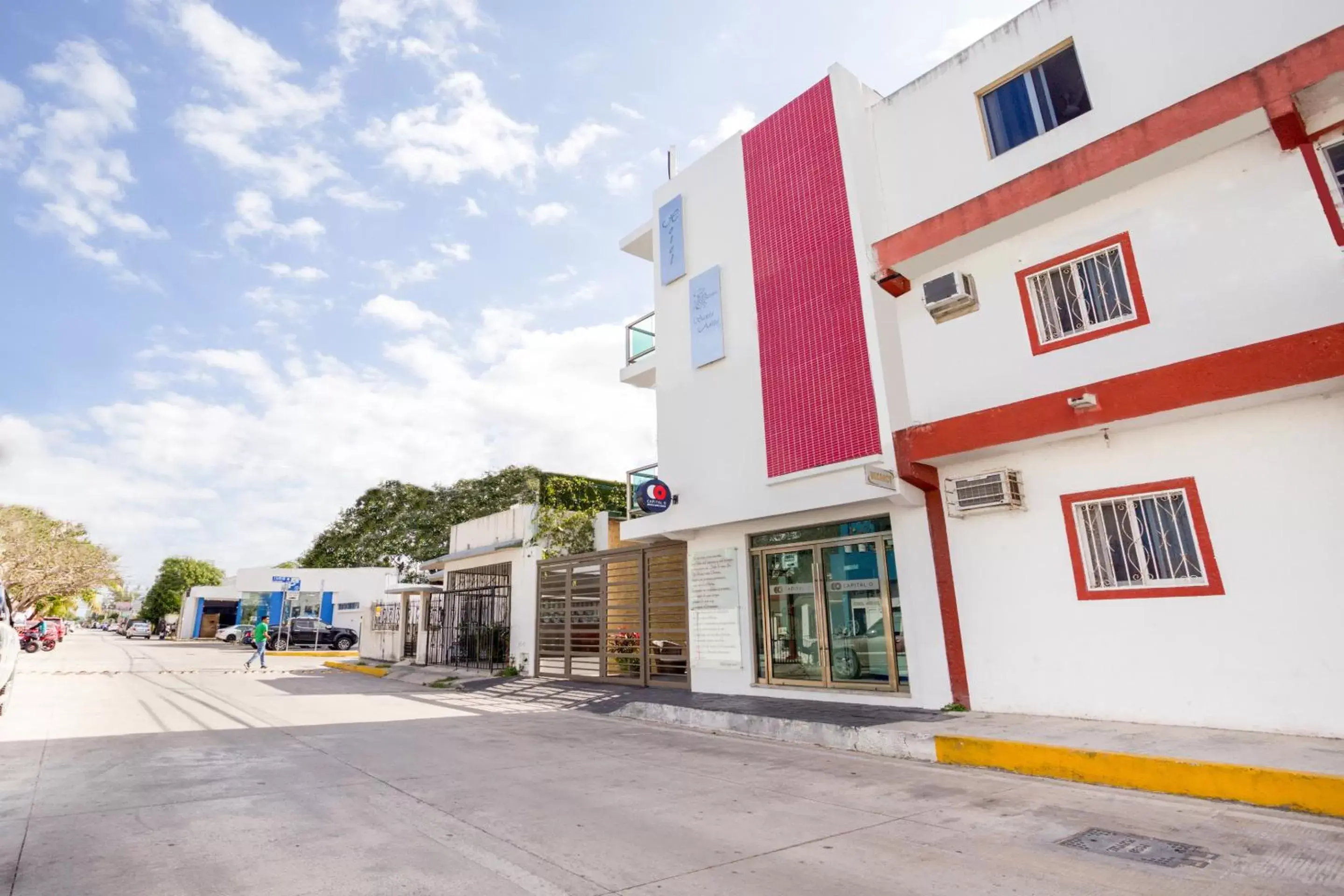 Facade/entrance, Property Building in Quinta Santa Anita