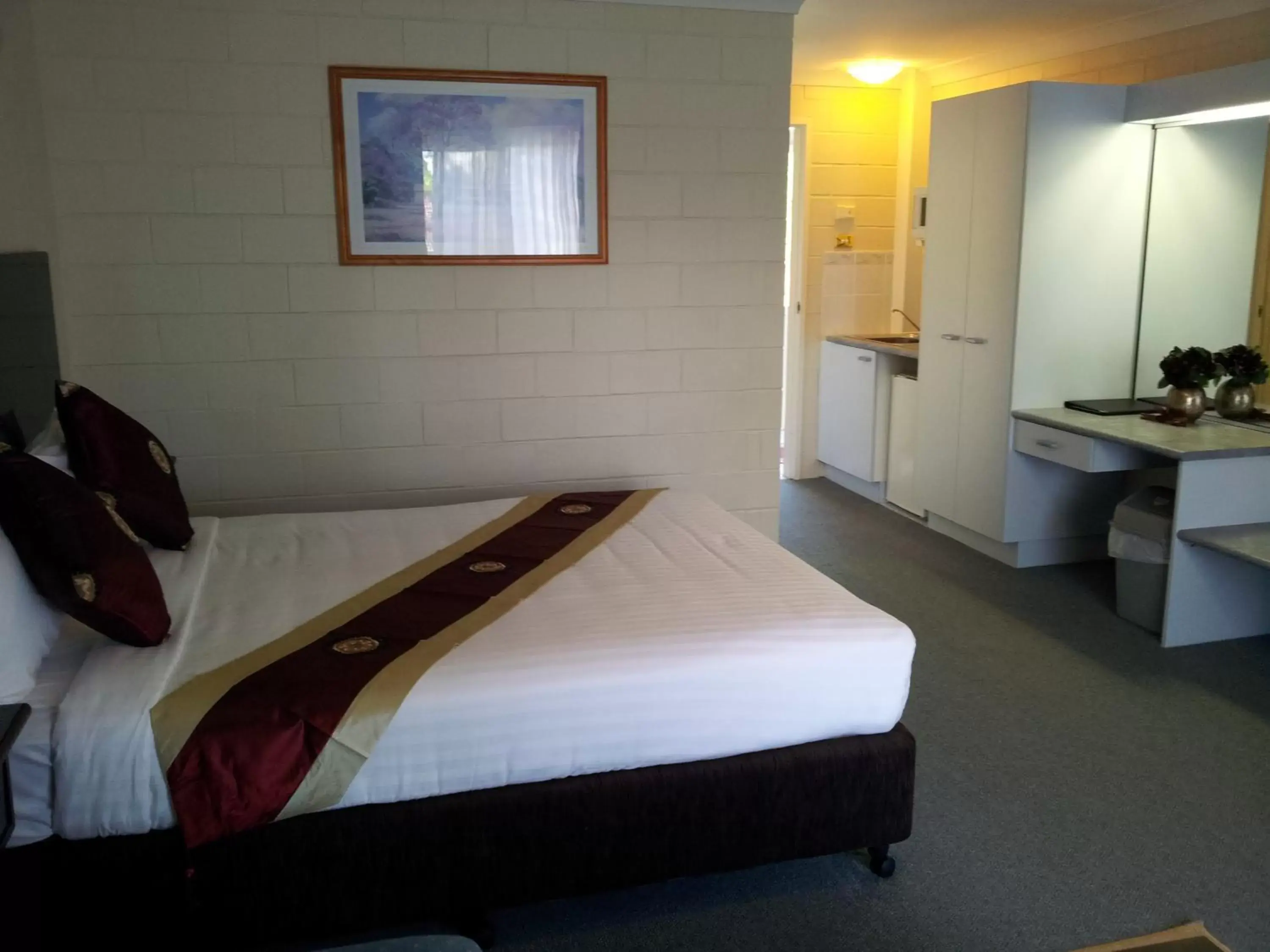 Photo of the whole room, Bed in Admiral Nelson Motor Inn