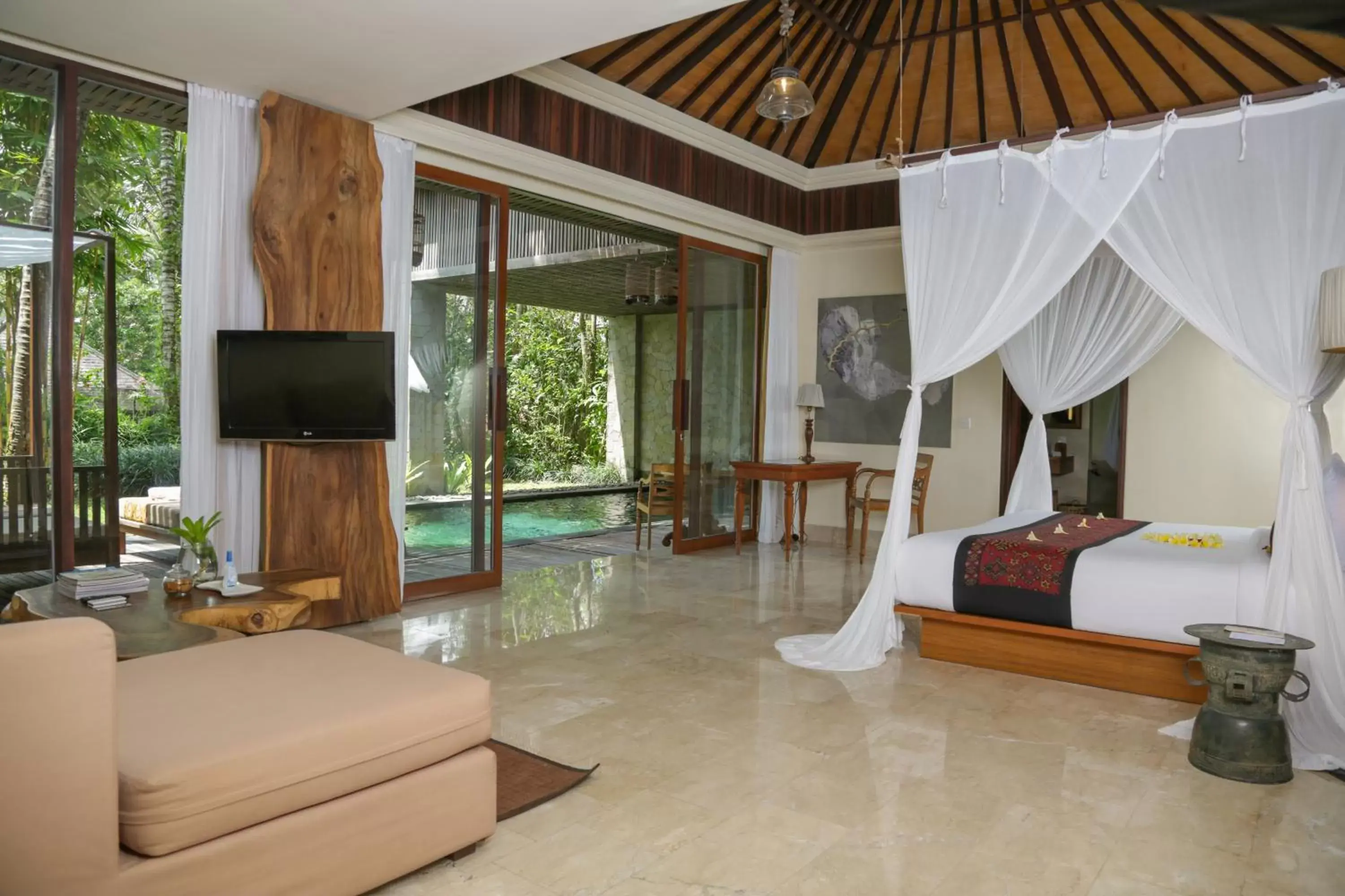 Bedroom, Bed in Komaneka at Tanggayuda Ubud