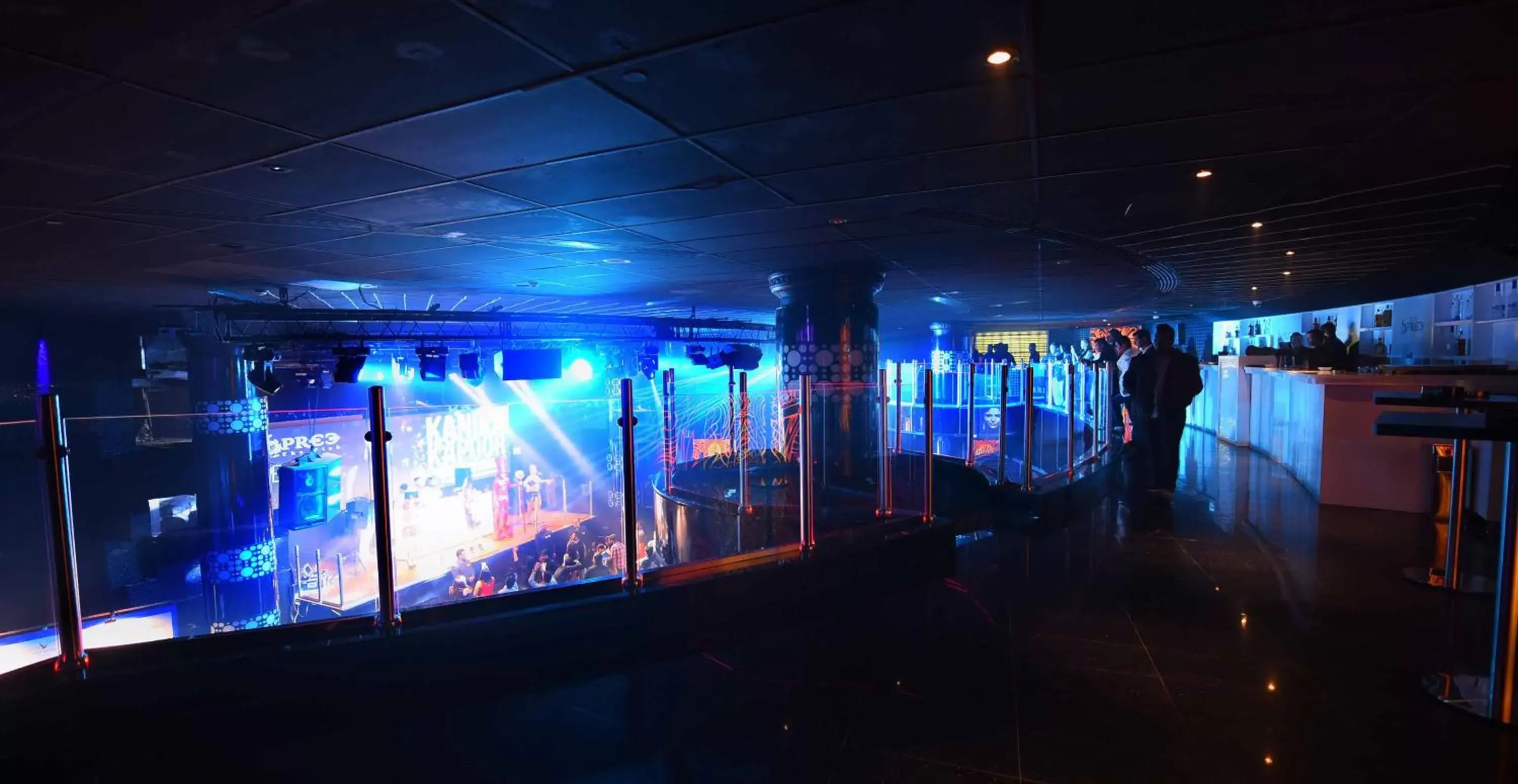Nightclub / DJ in Royal Ascot Hotel