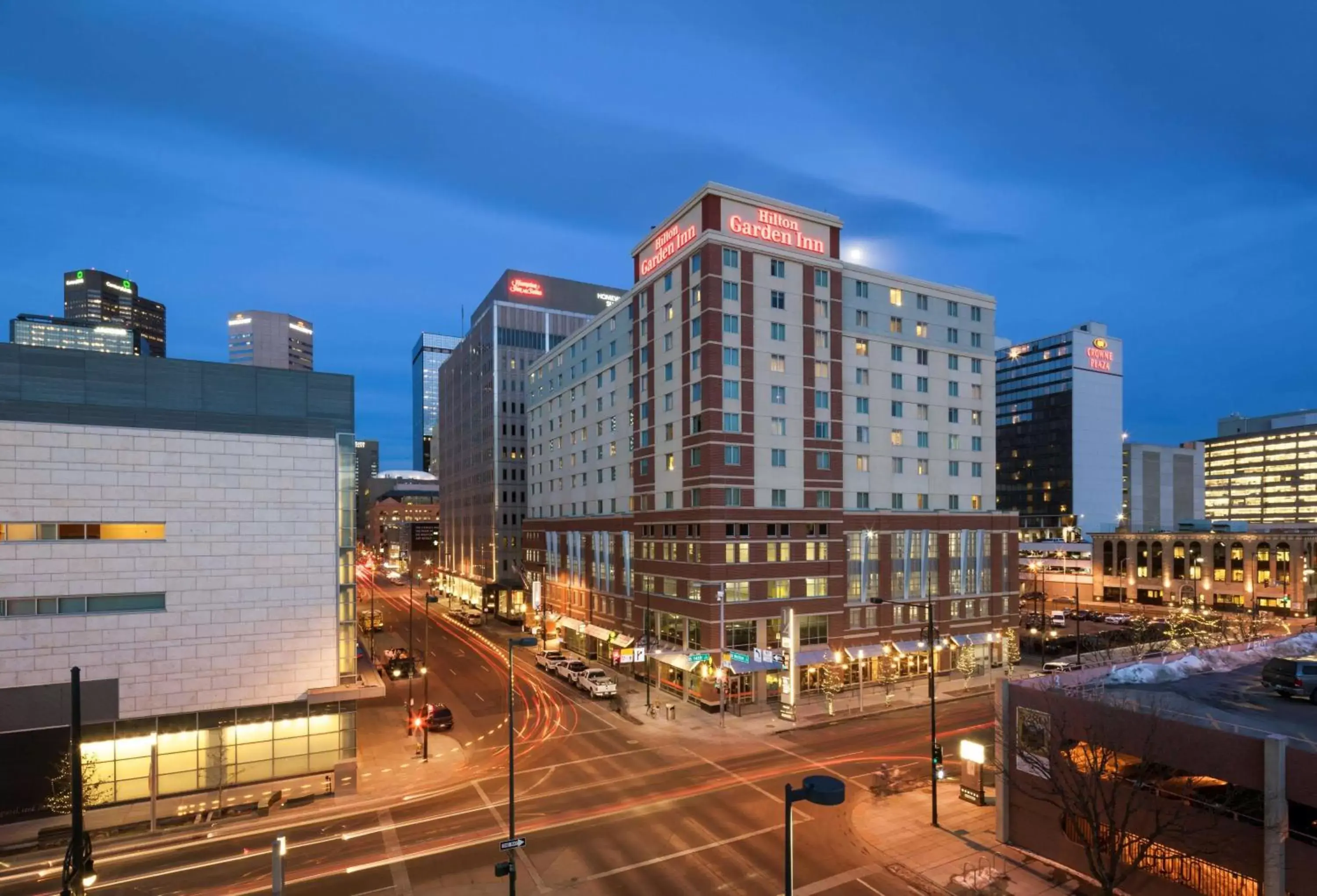 Property building in Hilton Garden Inn Denver Downtown