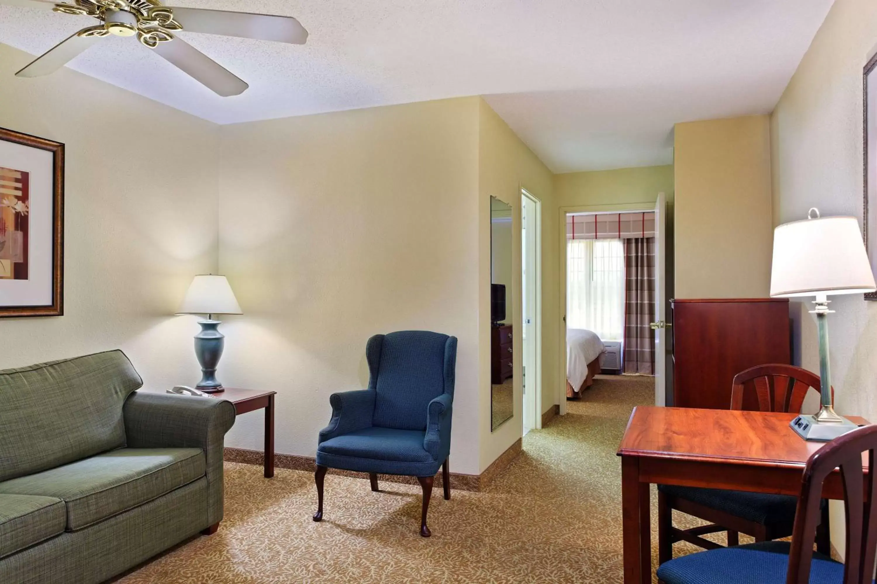 Photo of the whole room, Seating Area in Country Inn & Suites by Radisson, Elgin, IL