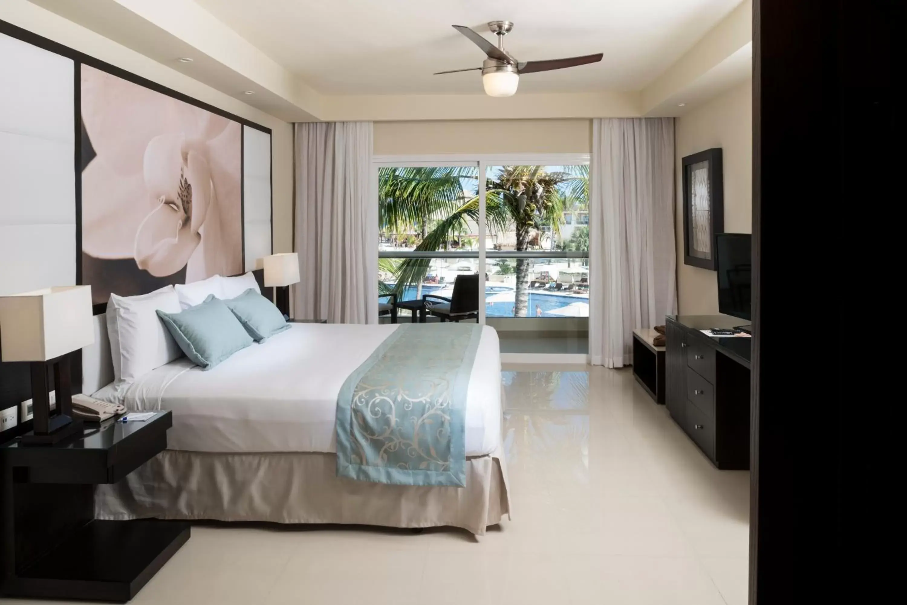 Photo of the whole room, Bed in Royalton Punta Cana, An Autograph Collection All-Inclusive Resort & Casino