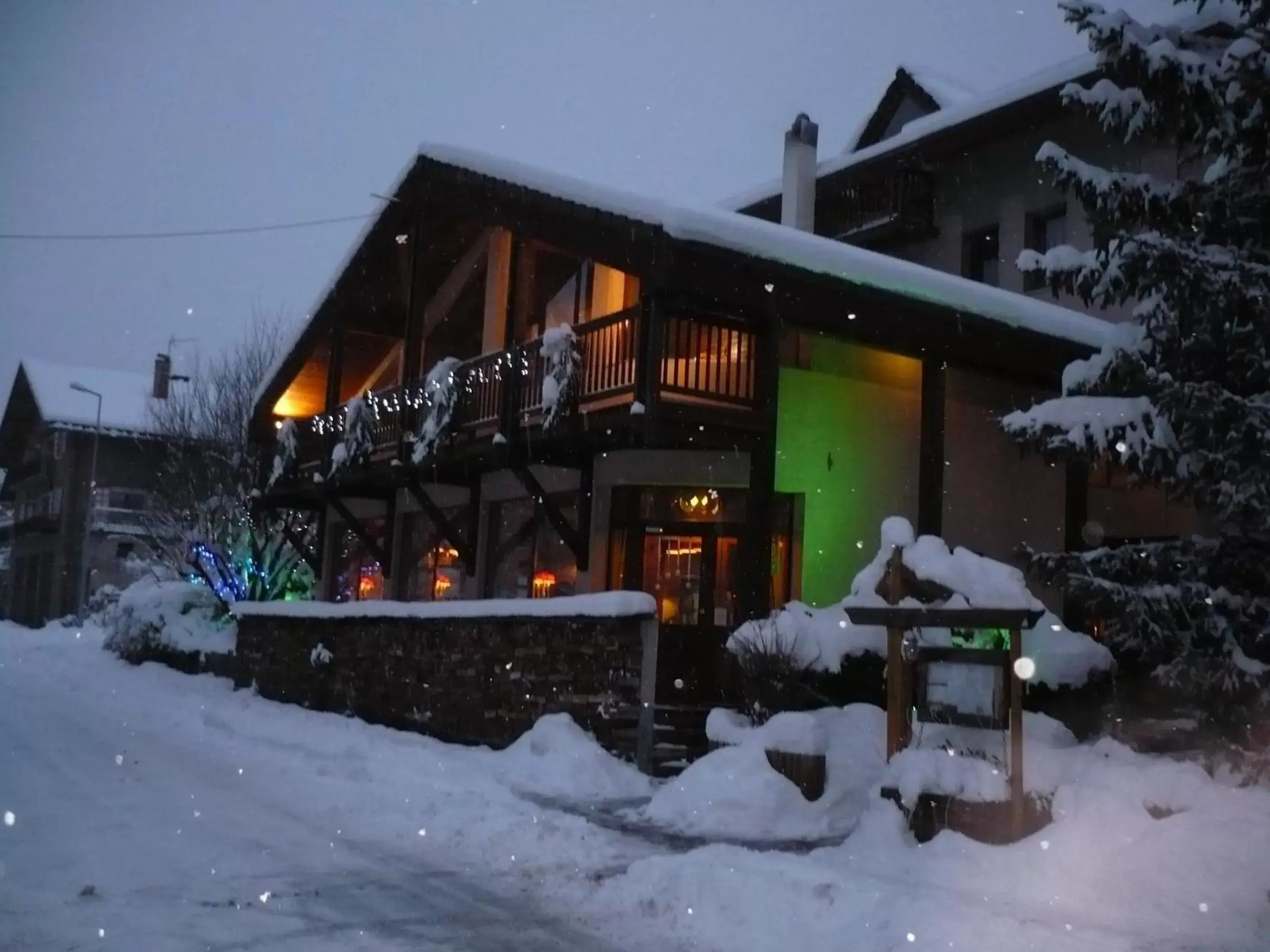 Facade/entrance, Winter in Hôtel Restaurant La Tourmaline