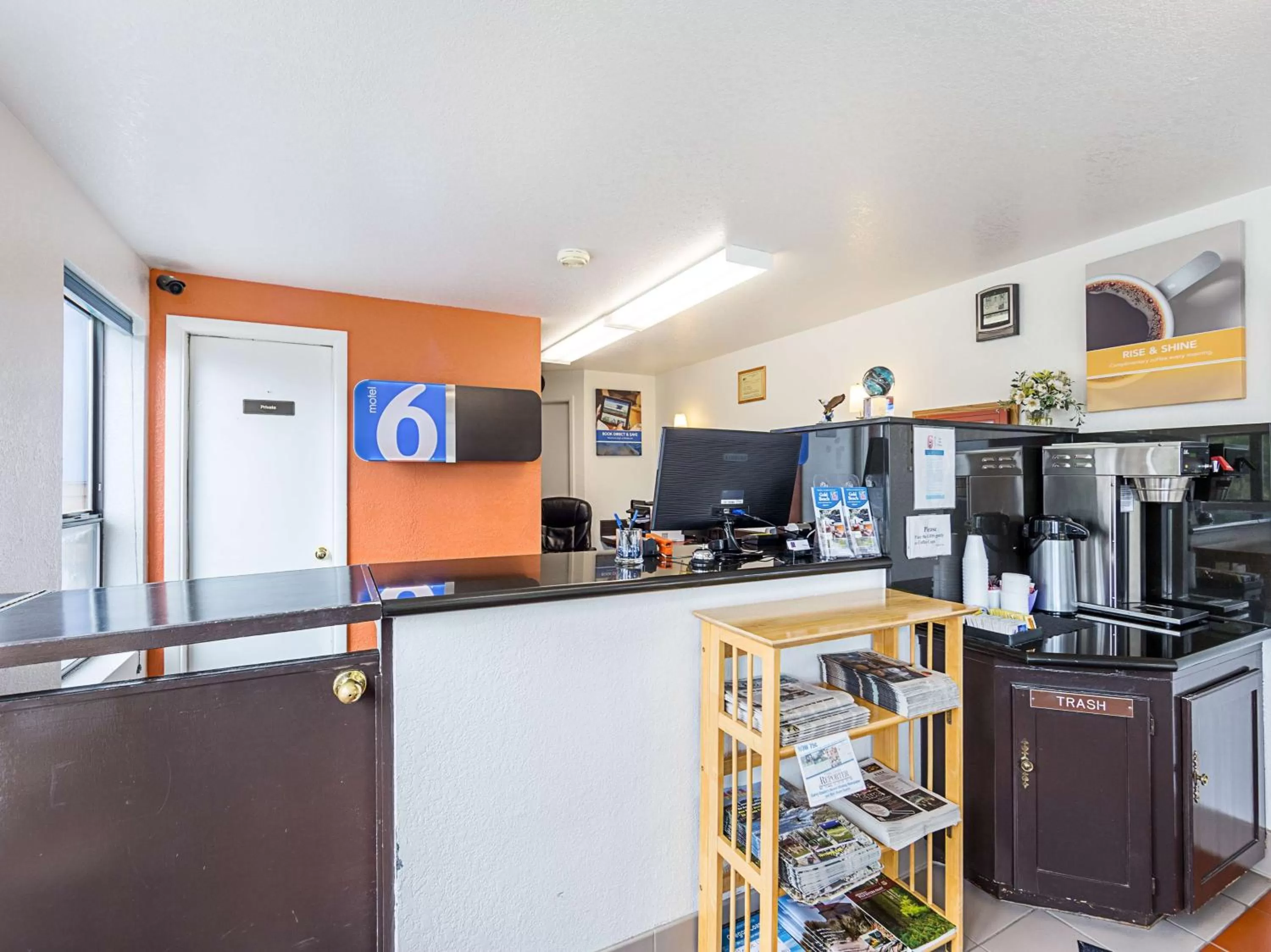 Lobby or reception in Motel 6 Gold Beach