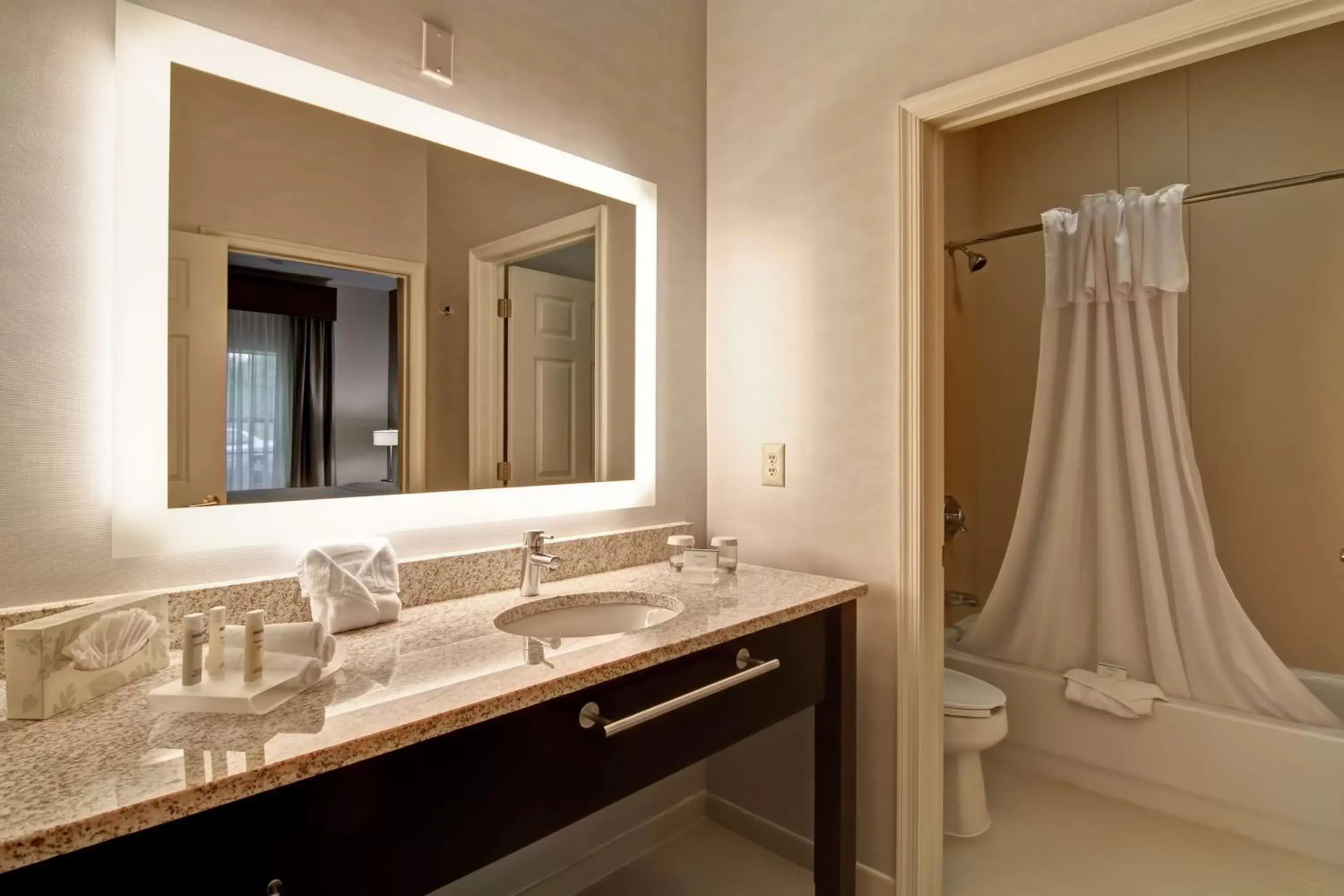 Bed, Bathroom in Homewood Suites by Hilton Newark-Cranford