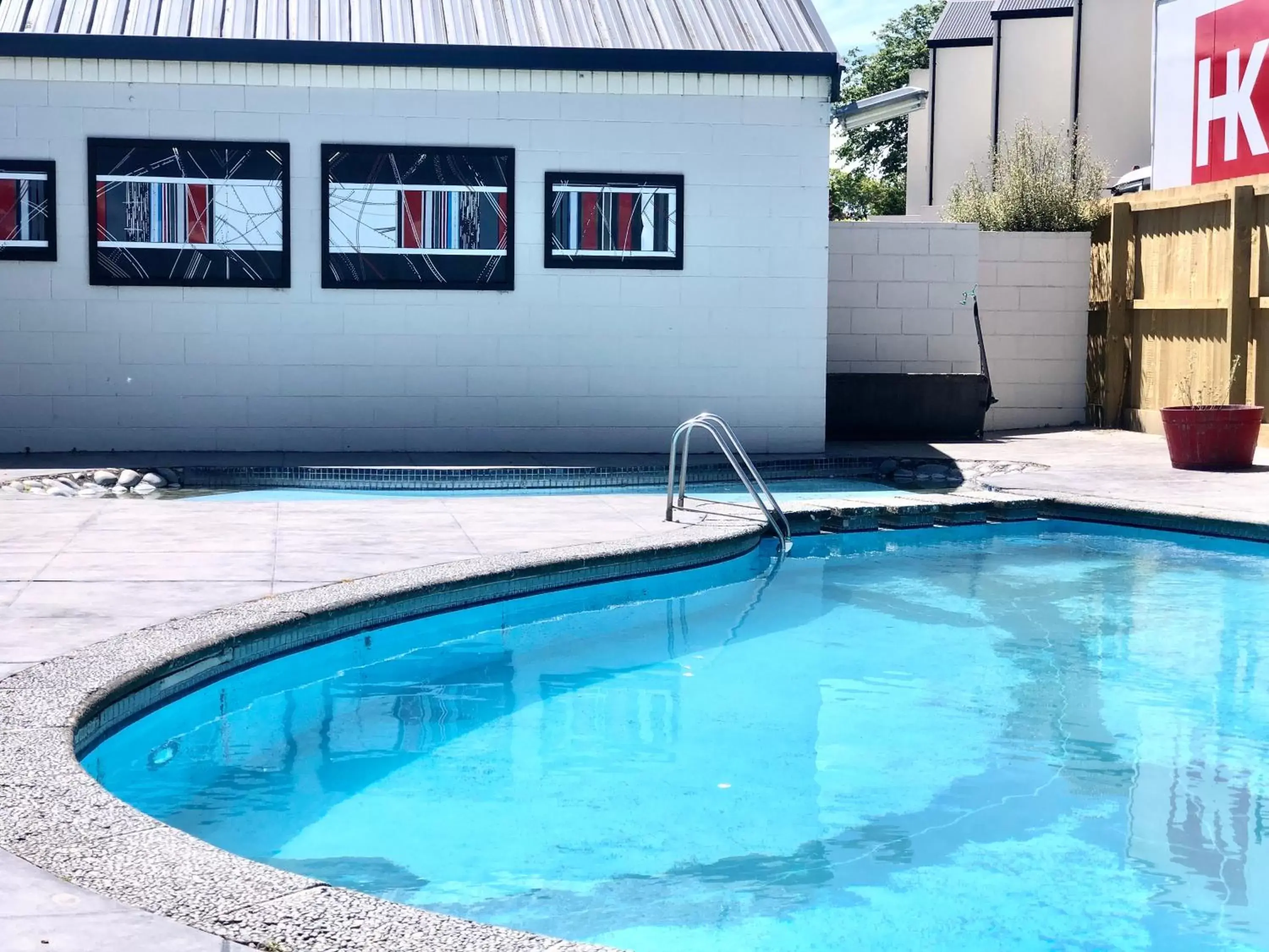 Swimming Pool in Diplomat Motel