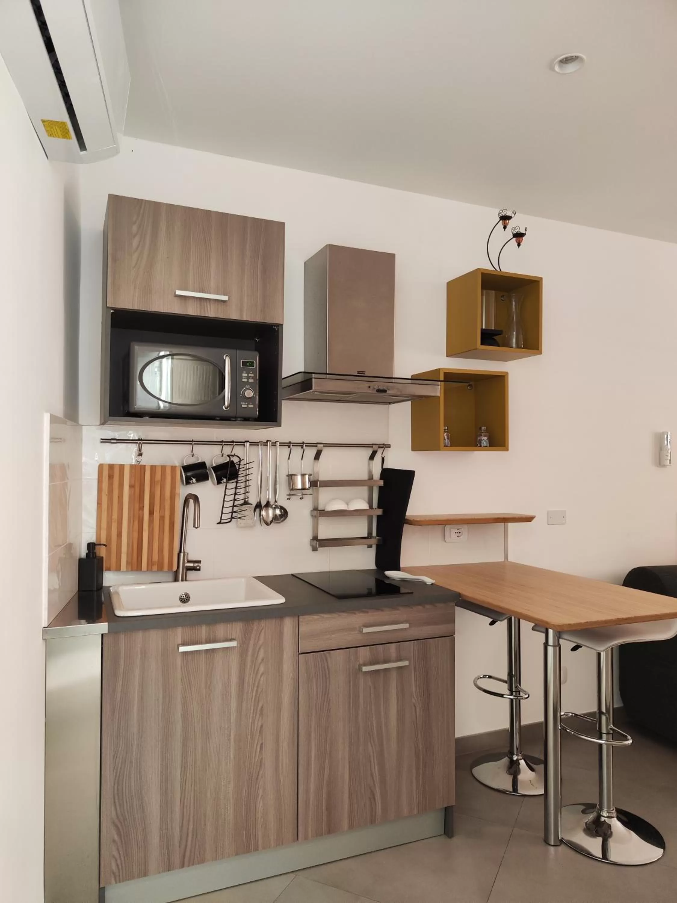 Kitchen or kitchenette in San Francesco Rooms and Apartment with Terrace in Palermo Locazione Turistica