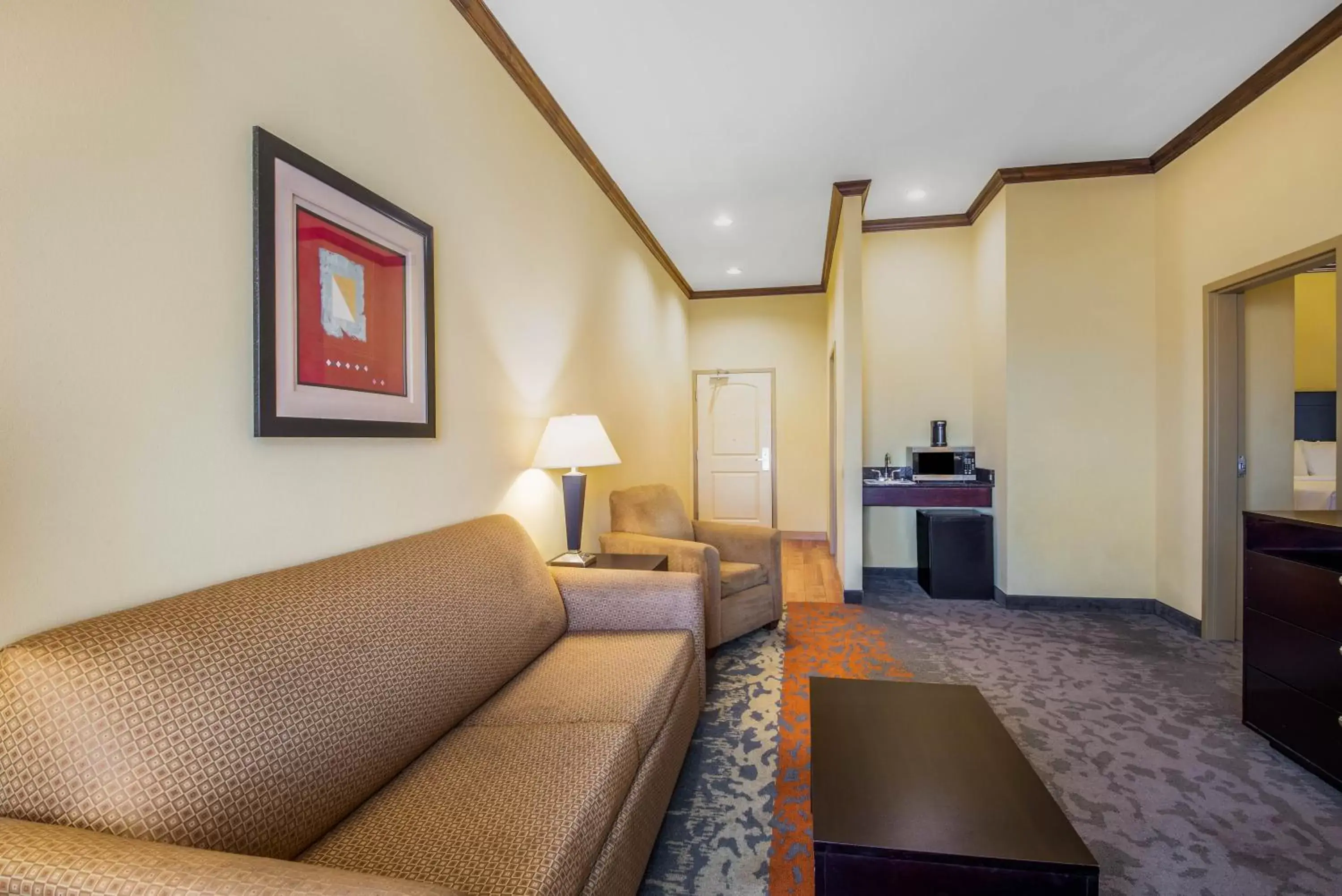 Seating Area in La Quinta Inn & Suites by Wyndham Eastland