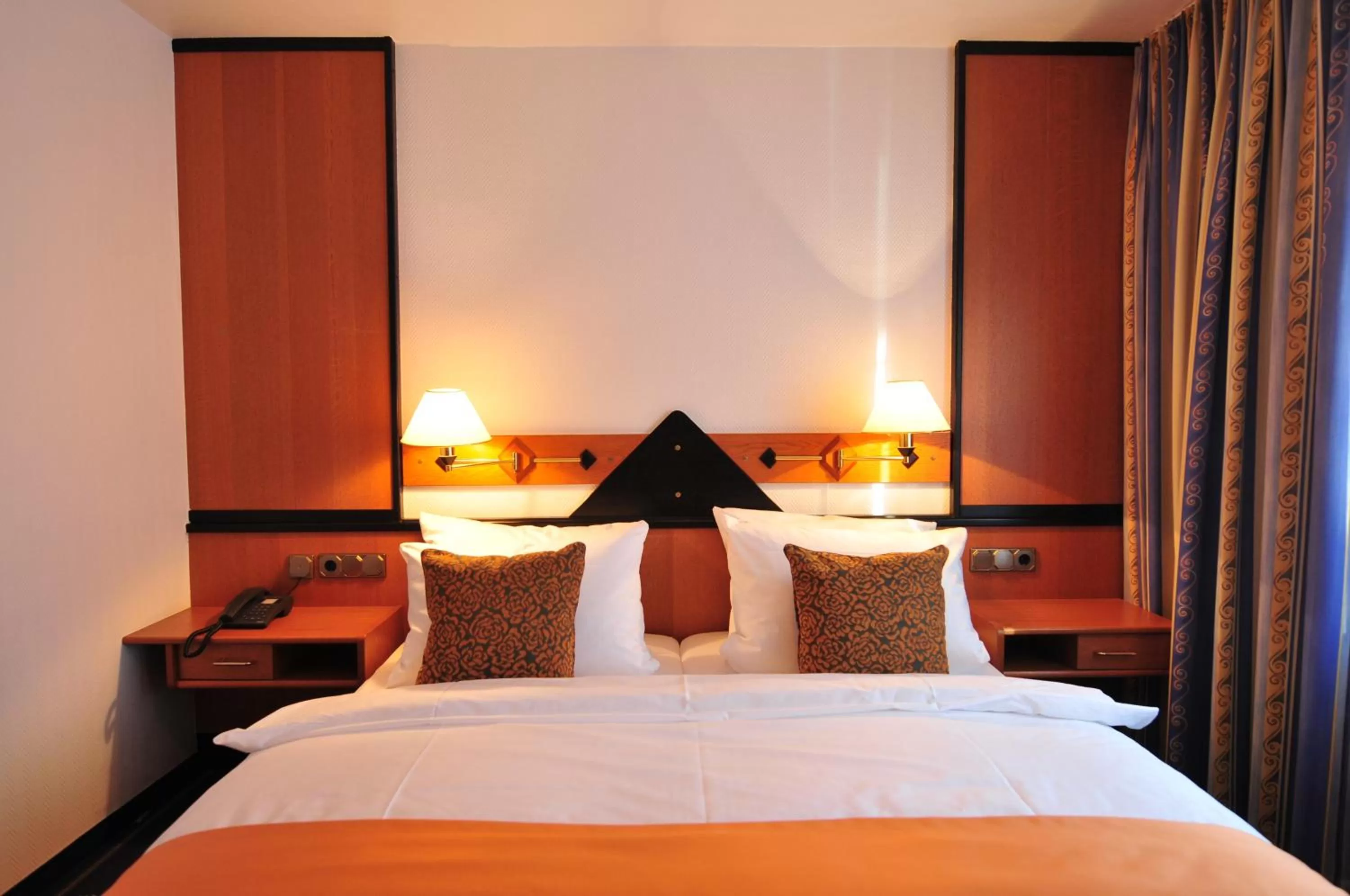 Photo of the whole room, Bed in Hotel Flandrischer Hof