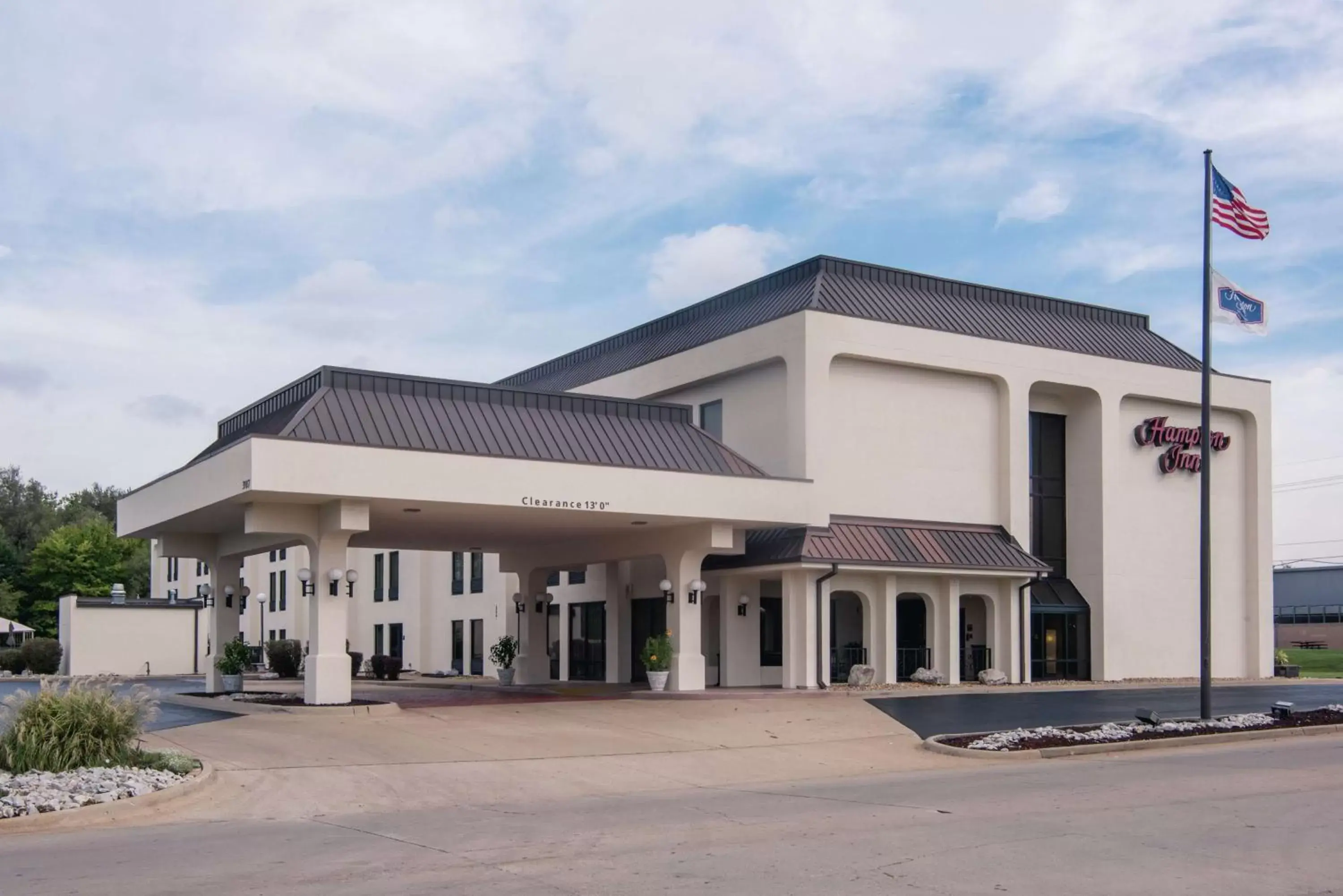 Property Building in Hampton Inn Joplin