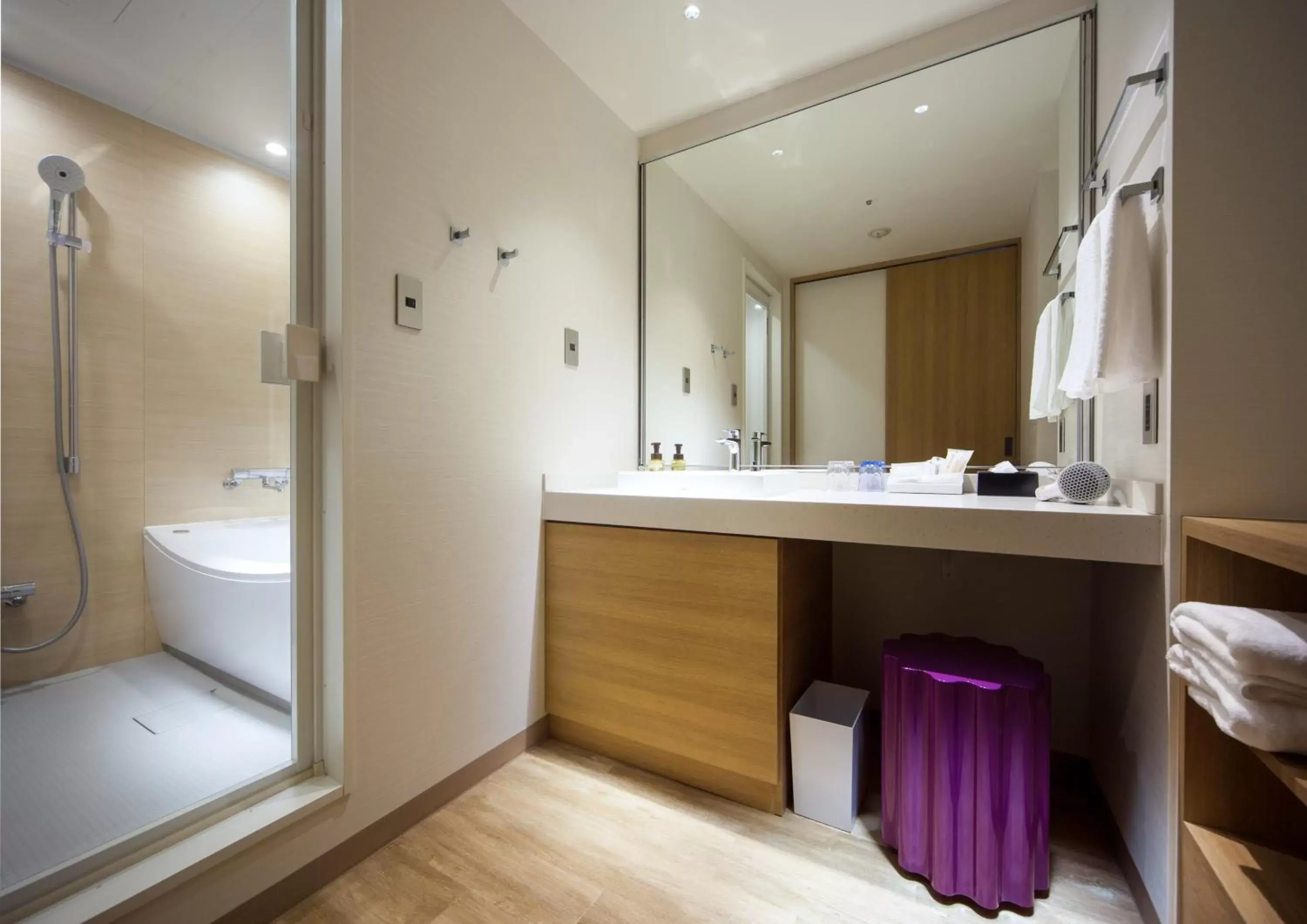 Photo of the whole room, Bathroom in Holiday Inn Resort Shinano-Omachi Kuroyon, an IHG Hotel