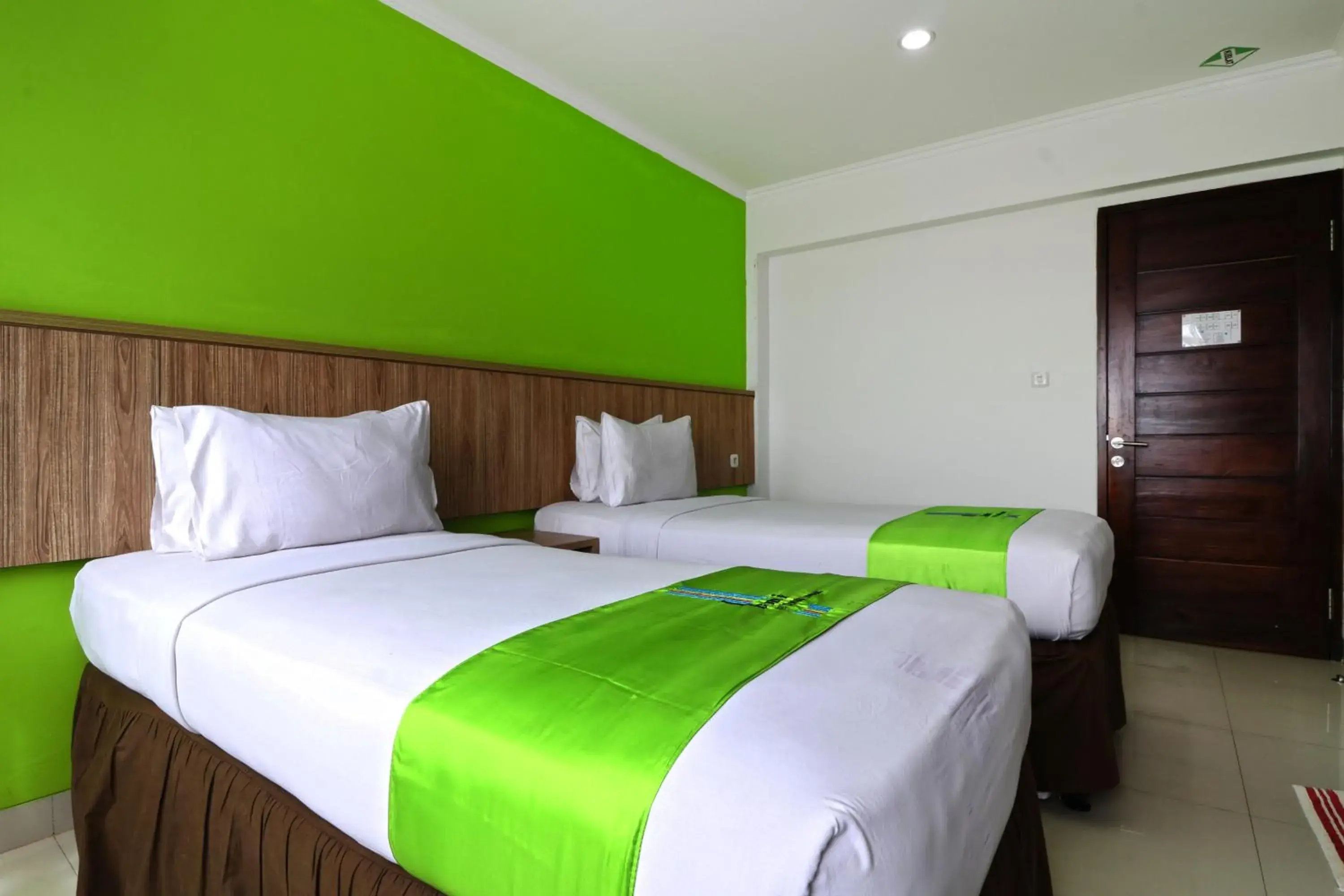 Bedroom, Bed in Hotel Bumi Makmur Indah Lembang