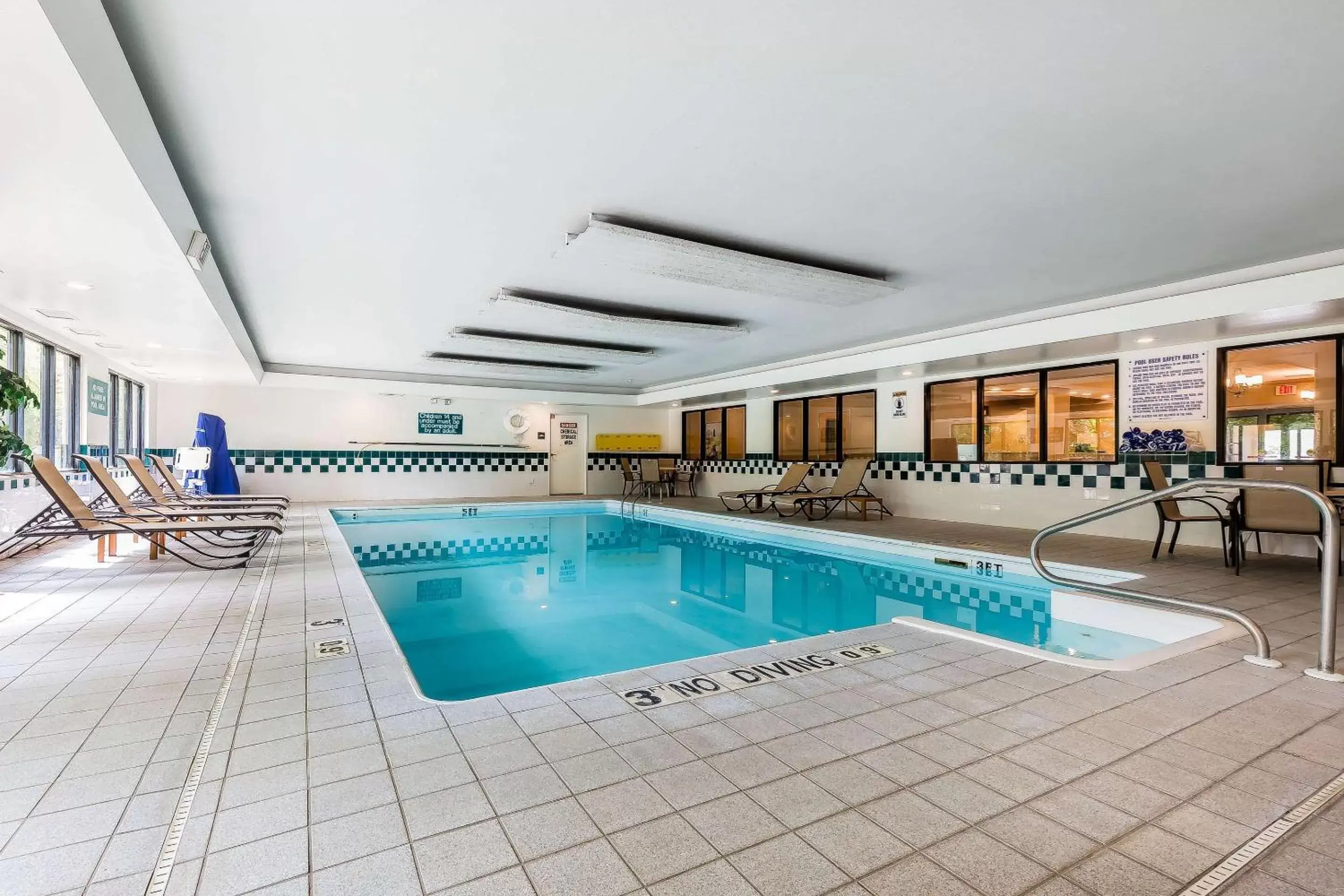 On site, Swimming Pool in Comfort Inn & Suites Mishawaka-South Bend