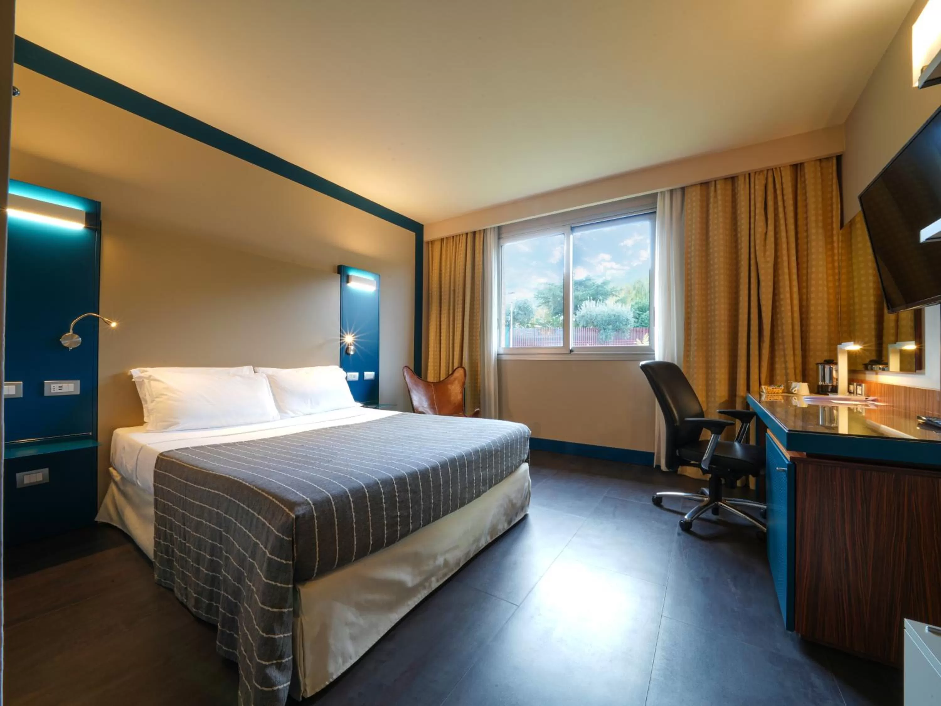 Bed in La Meridiana Bleisure Hotel