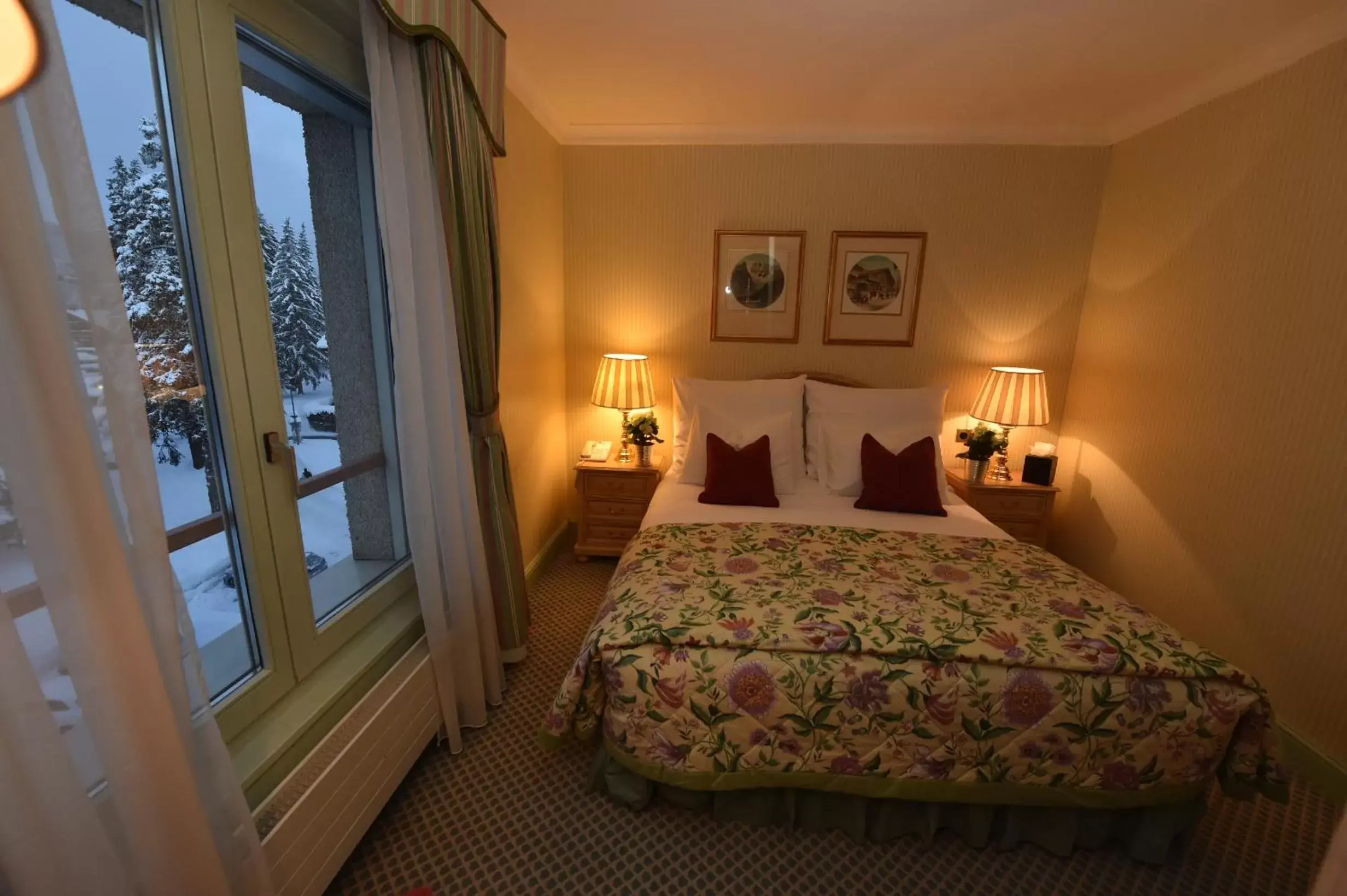 Photo of the whole room, Bed in Grand Hôtel du Golf & Palace