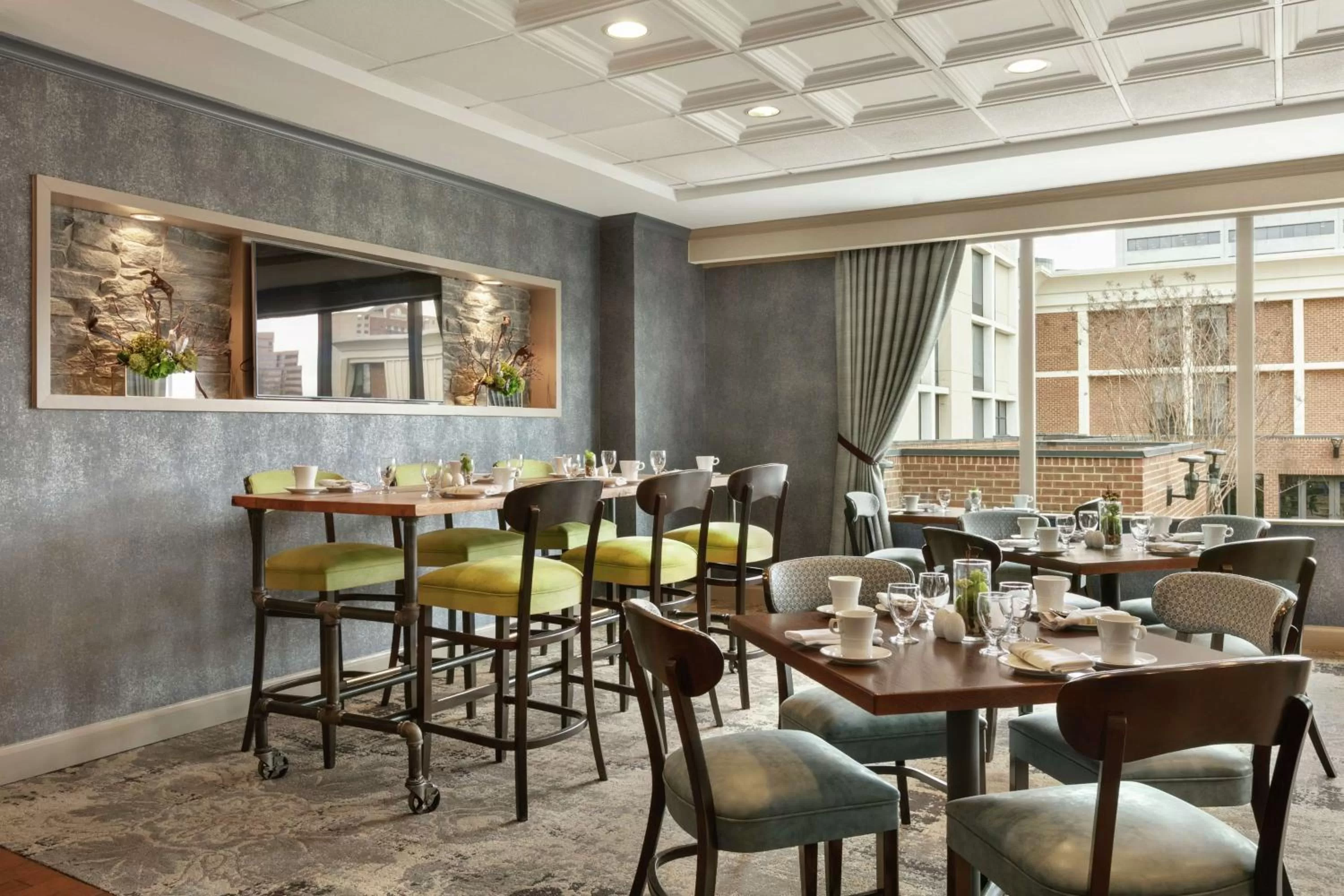 Restaurant/places to eat in DoubleTree by Hilton McLean Tysons