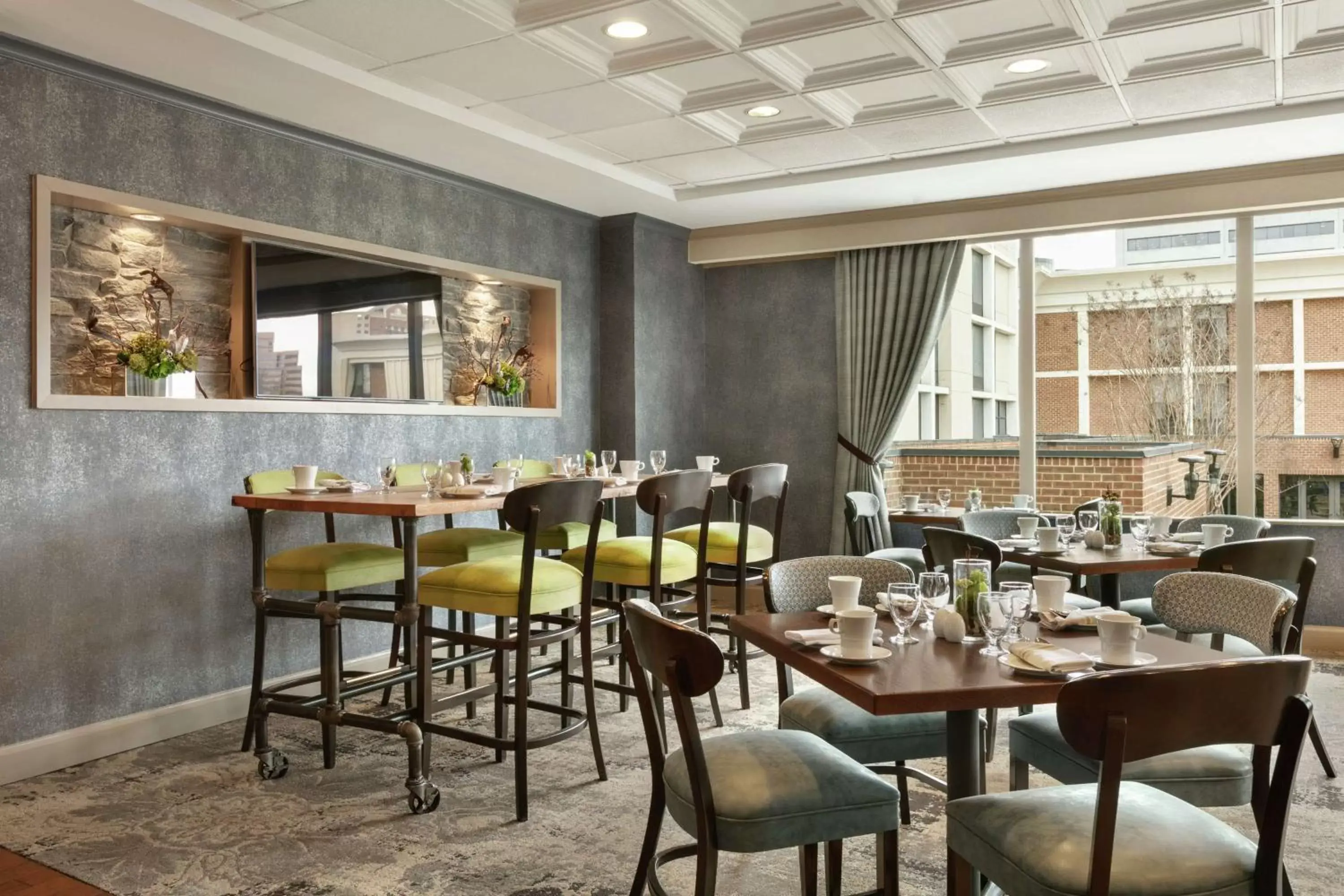 Dining area, Restaurant/Places to Eat in DoubleTree by Hilton McLean Tysons