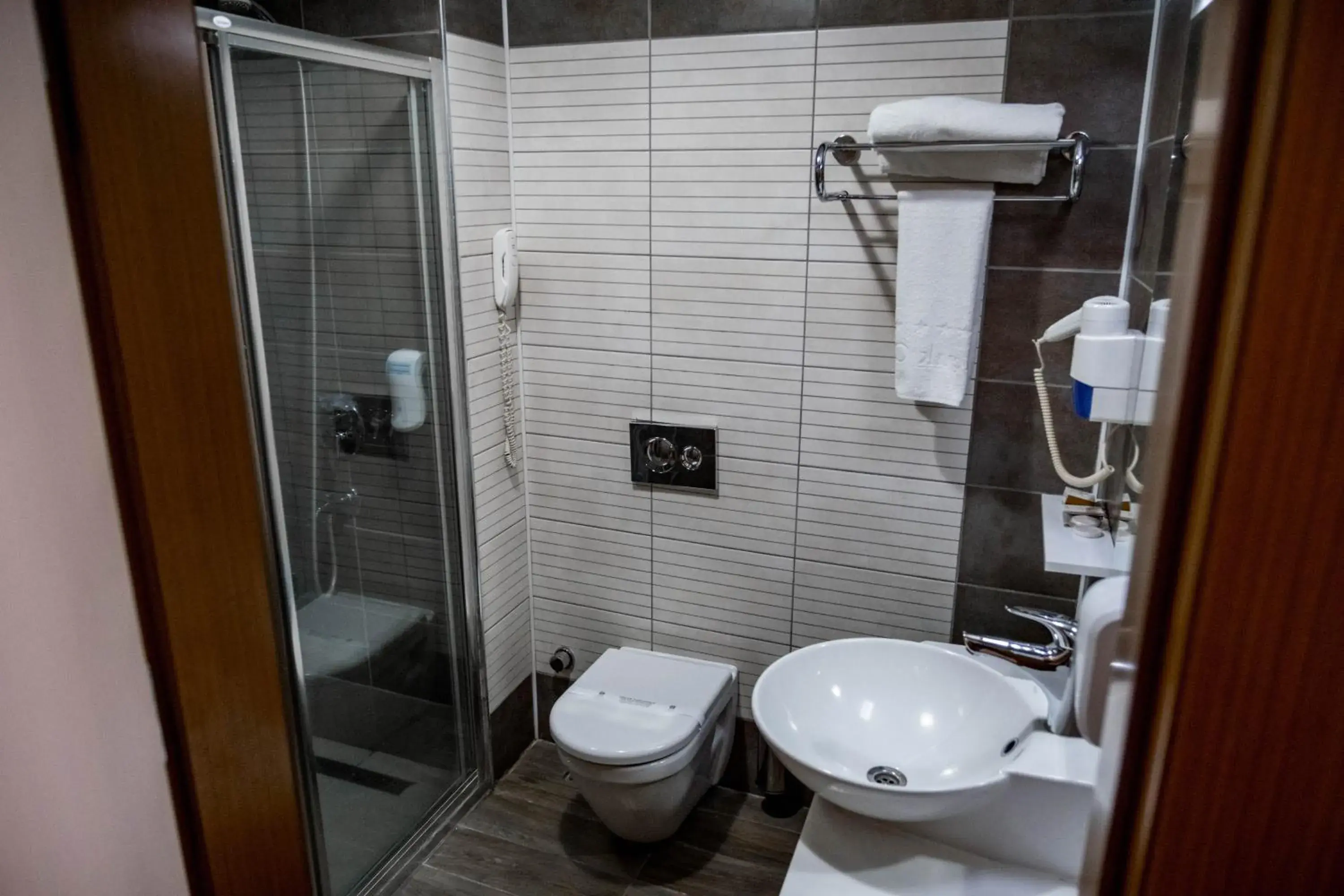 Shower, Bathroom in Selcuk Hotel Sems-i Tebrizi
