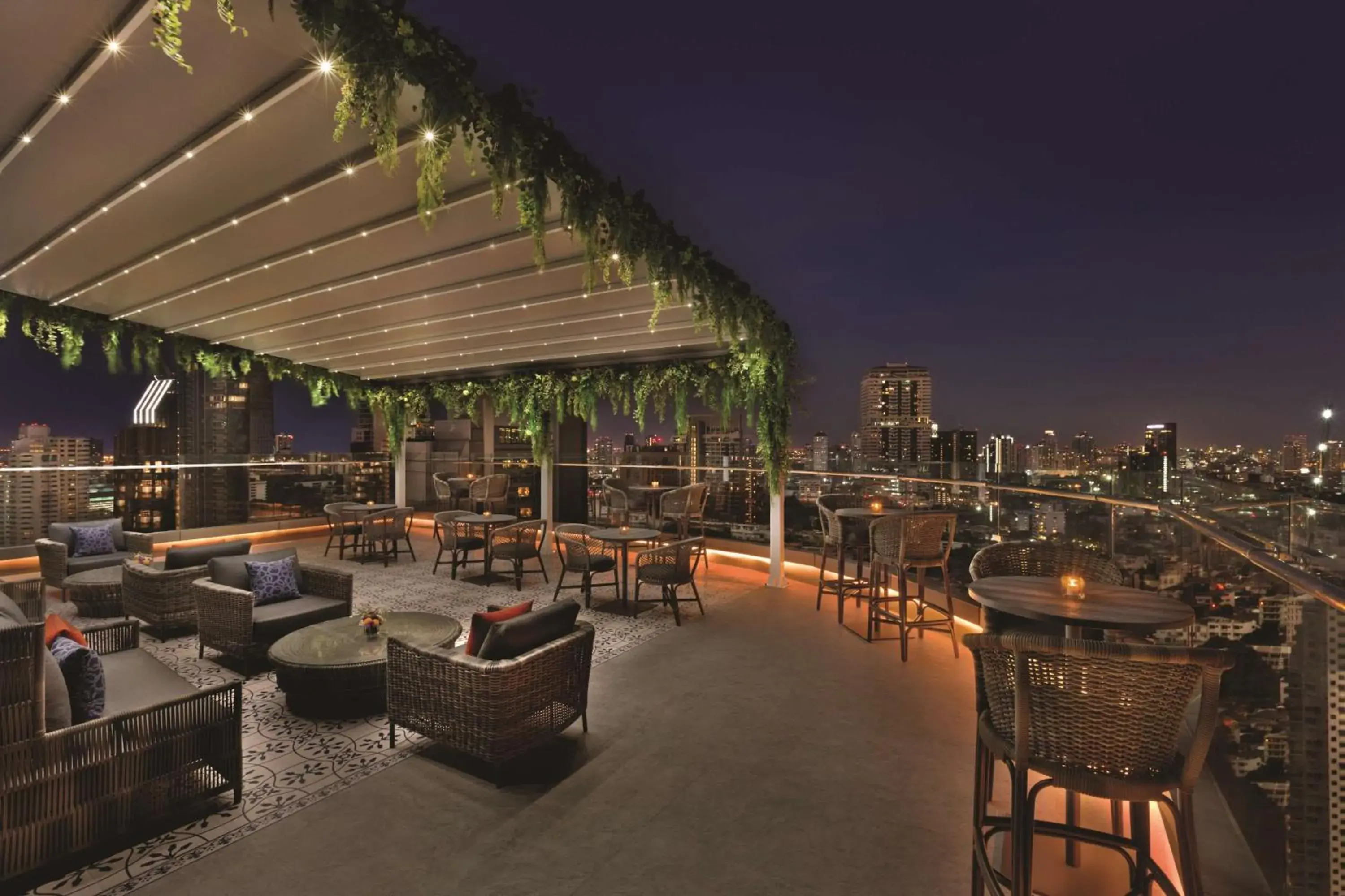 Lounge or bar, Restaurant/Places to Eat in Hyatt Place Bangkok Sukhumvit - SHA Extra Plus Certified