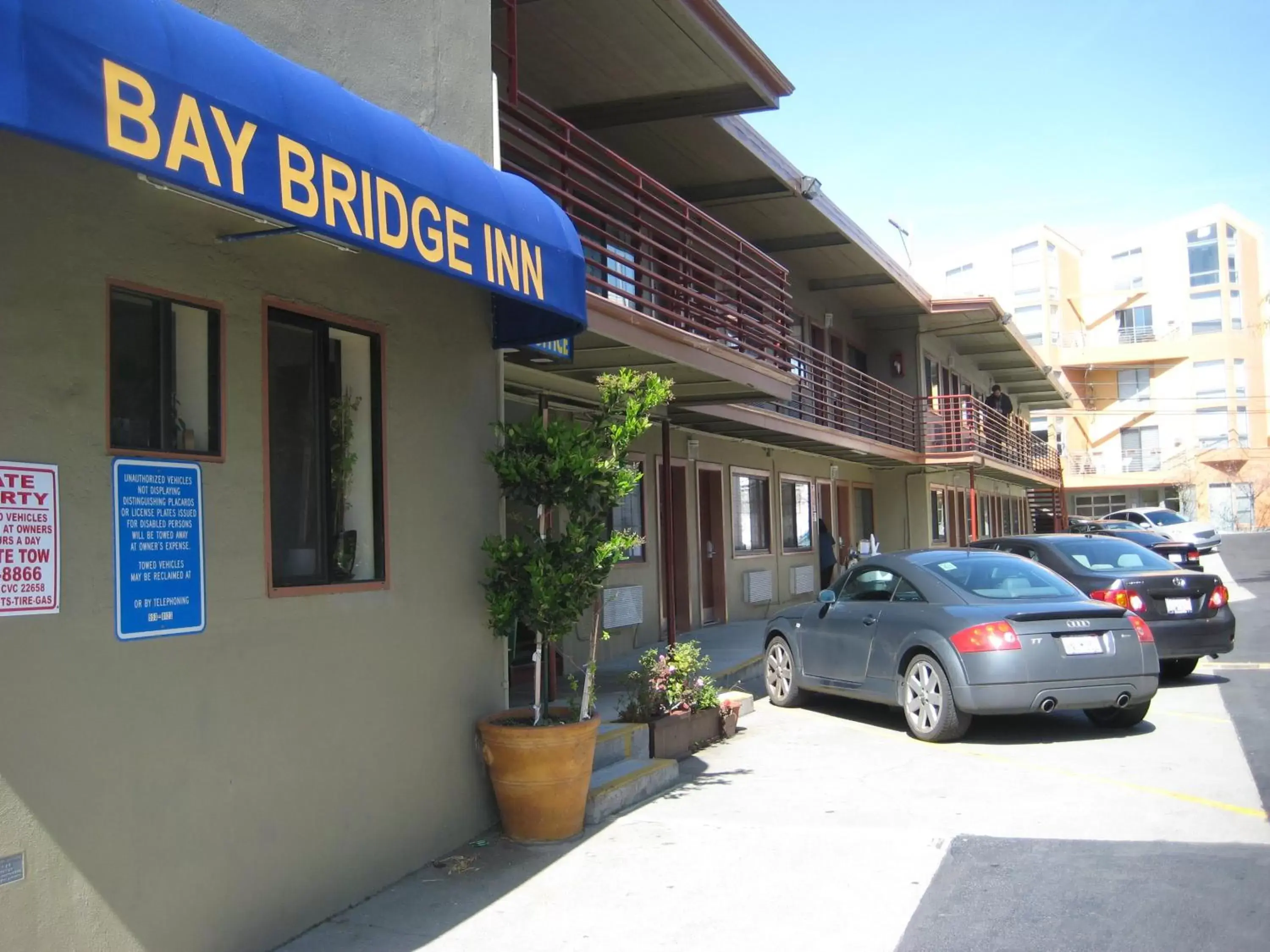 Facade/entrance, Property Building in Bay Bridge Inn San Francisco