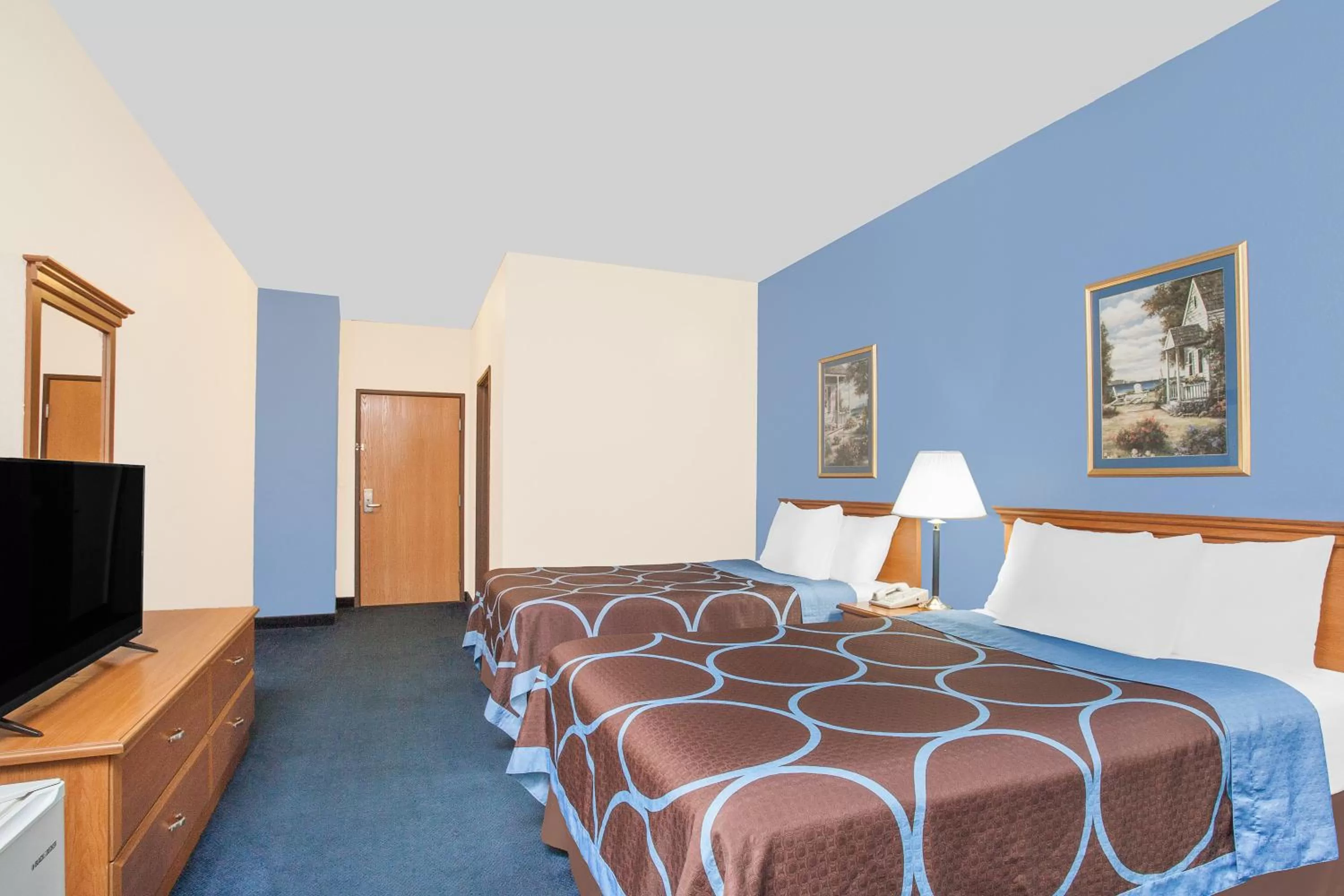 Photo of the whole room, Bed in Super 8 by Wyndham Cobleskill NY
