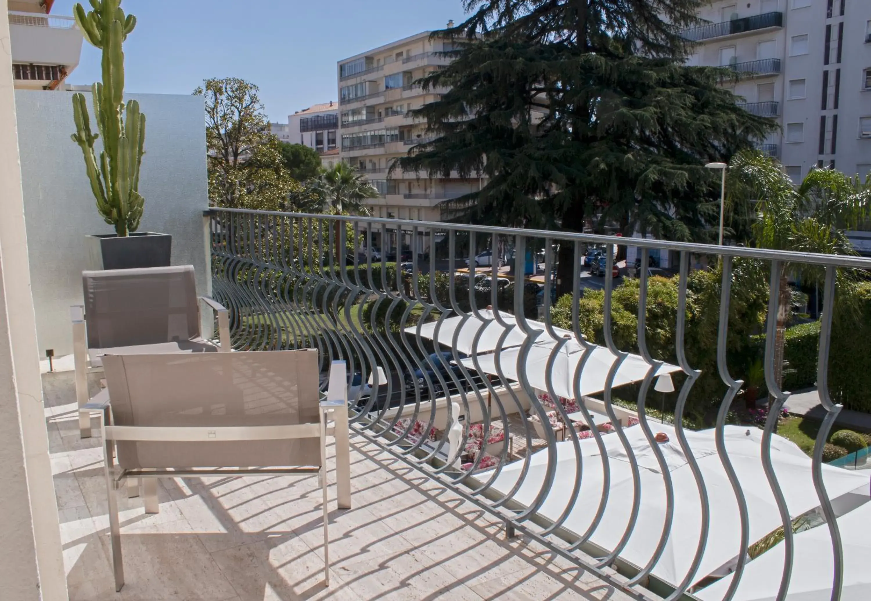 Balcony/Terrace in Hôtel Le Canberra