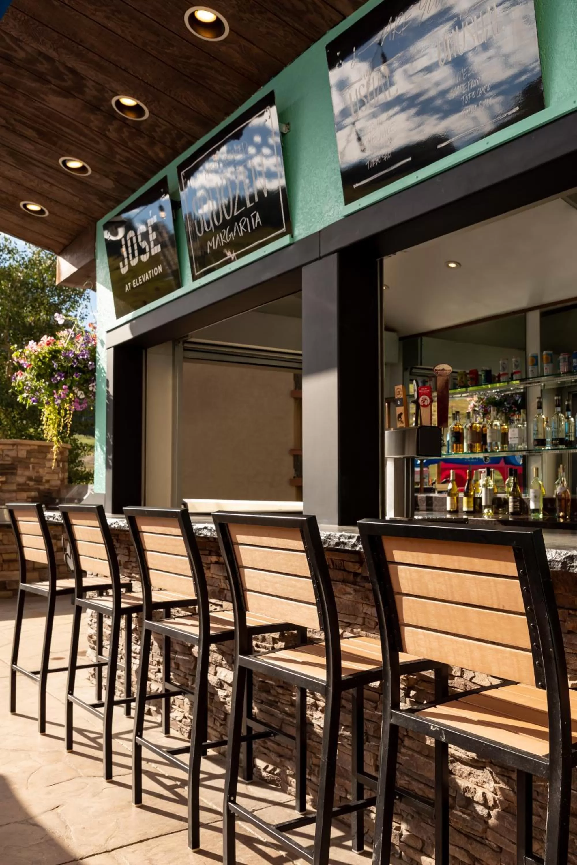 Restaurant/places to eat in Elevation Hotel & Spa