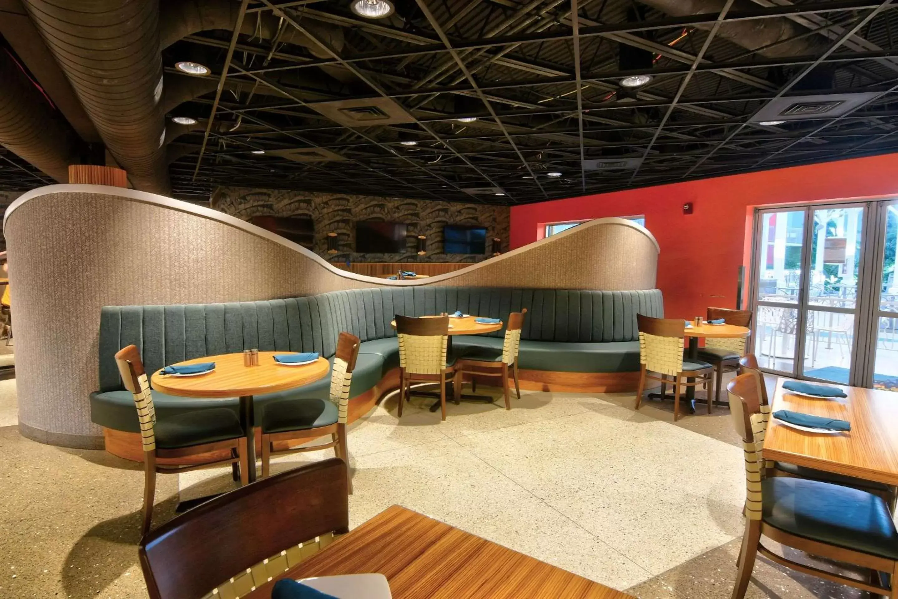 Restaurant/places to eat, Seating Area in Oasis Hotel & Conv. Center, Ascend Hotel Collection