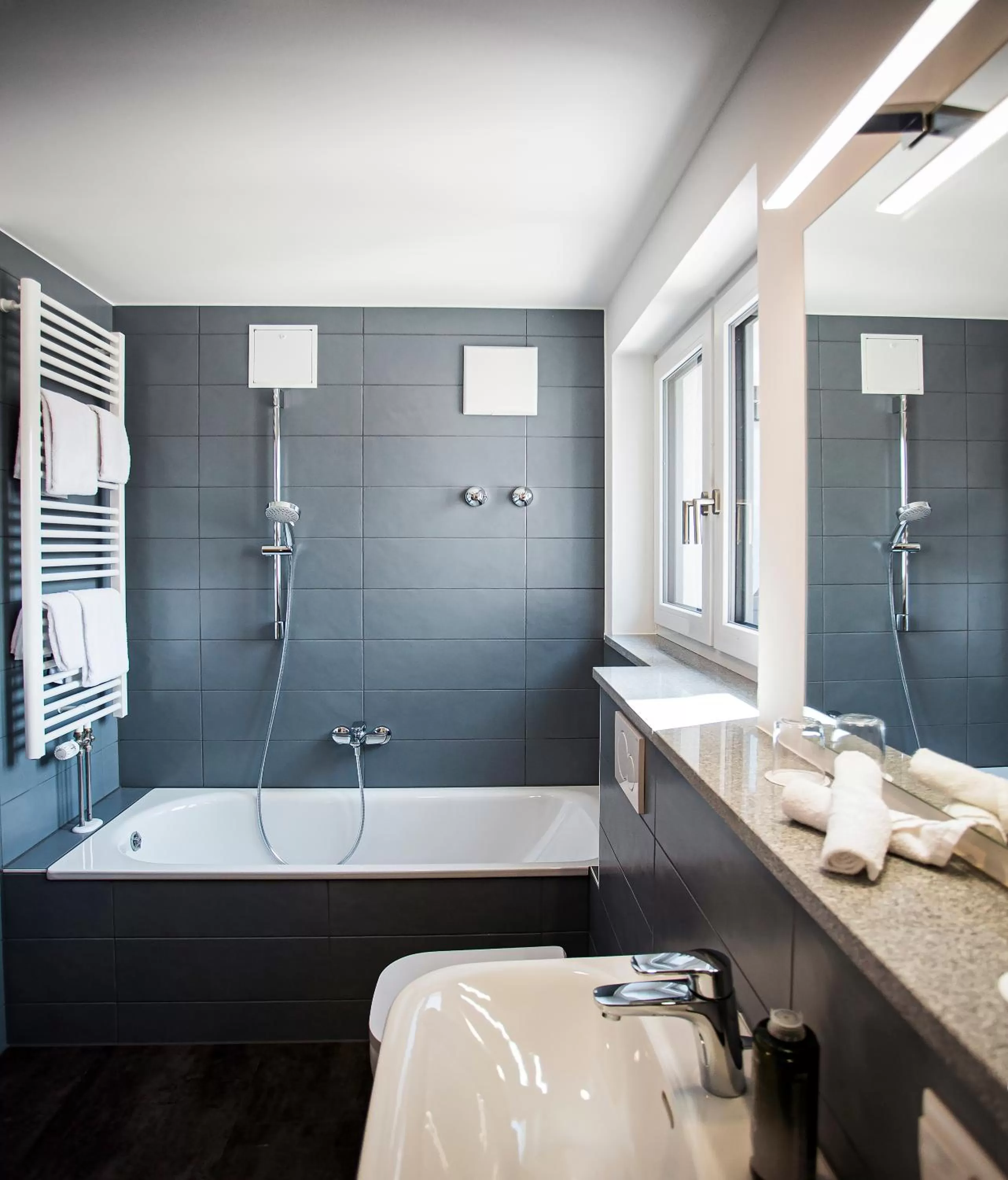 Bath in Drexel`s Parkhotel am Schloss