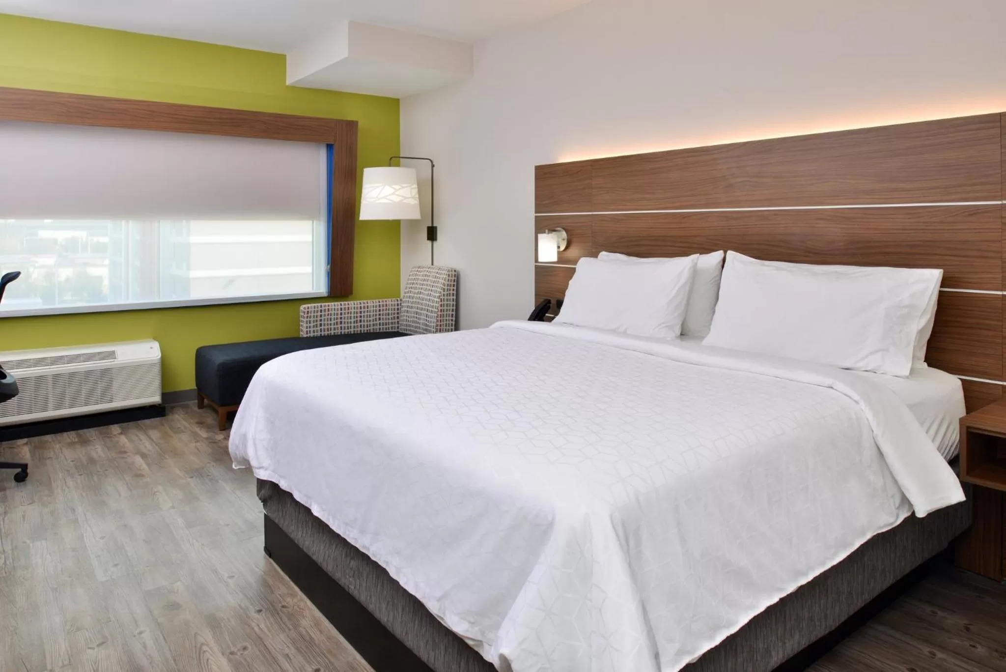 Photo of the whole room, Bed in Holiday Inn Express Orlando - South Park by IHG
