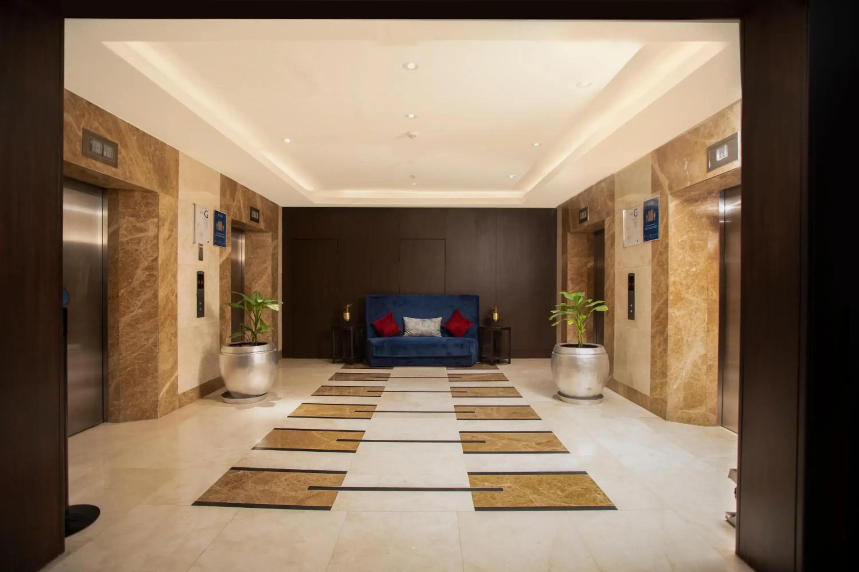 elevator, Lobby/Reception in Somerset Greenways Chennai