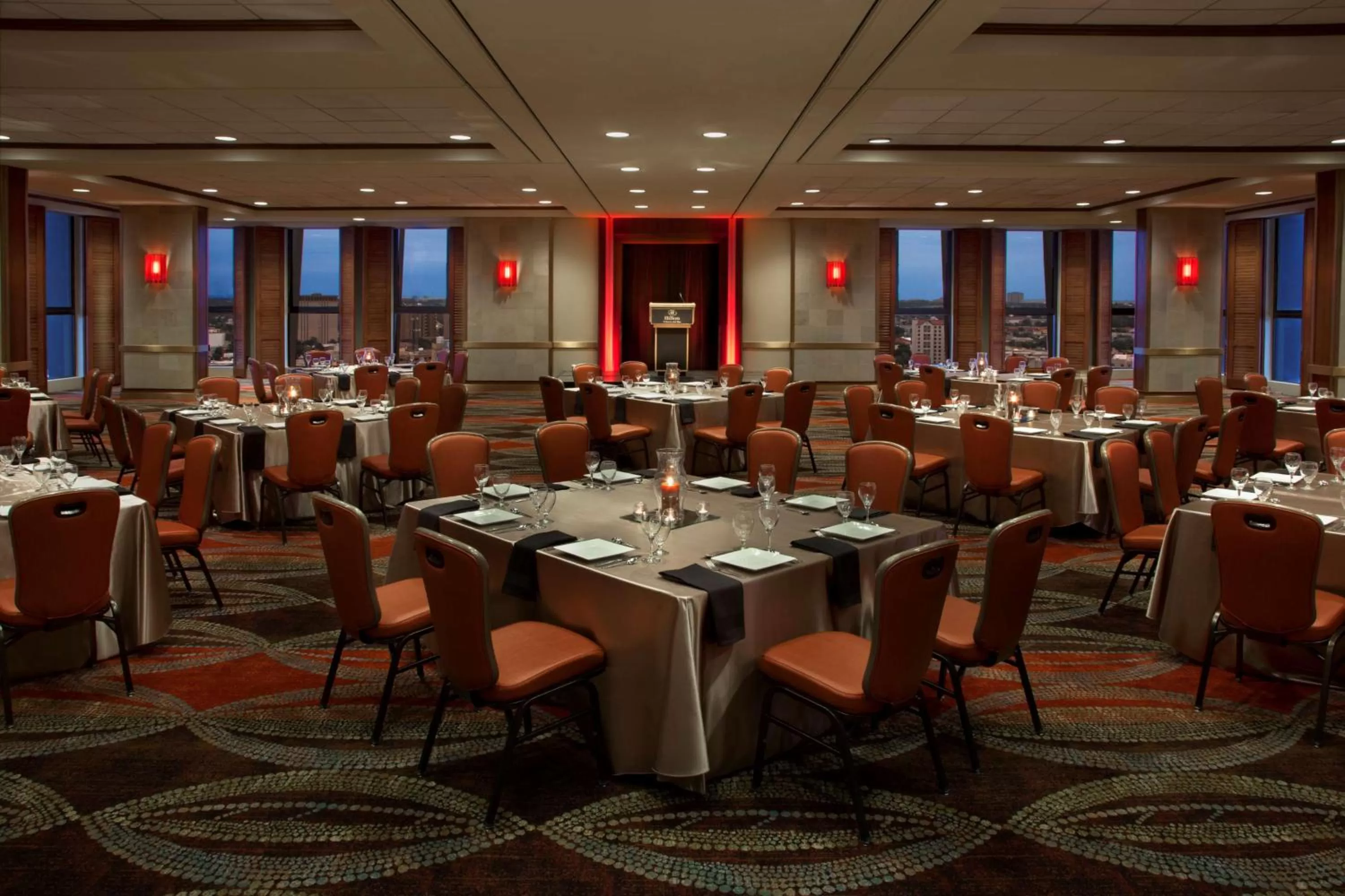 Dining area in Hilton Palacio del Rio
