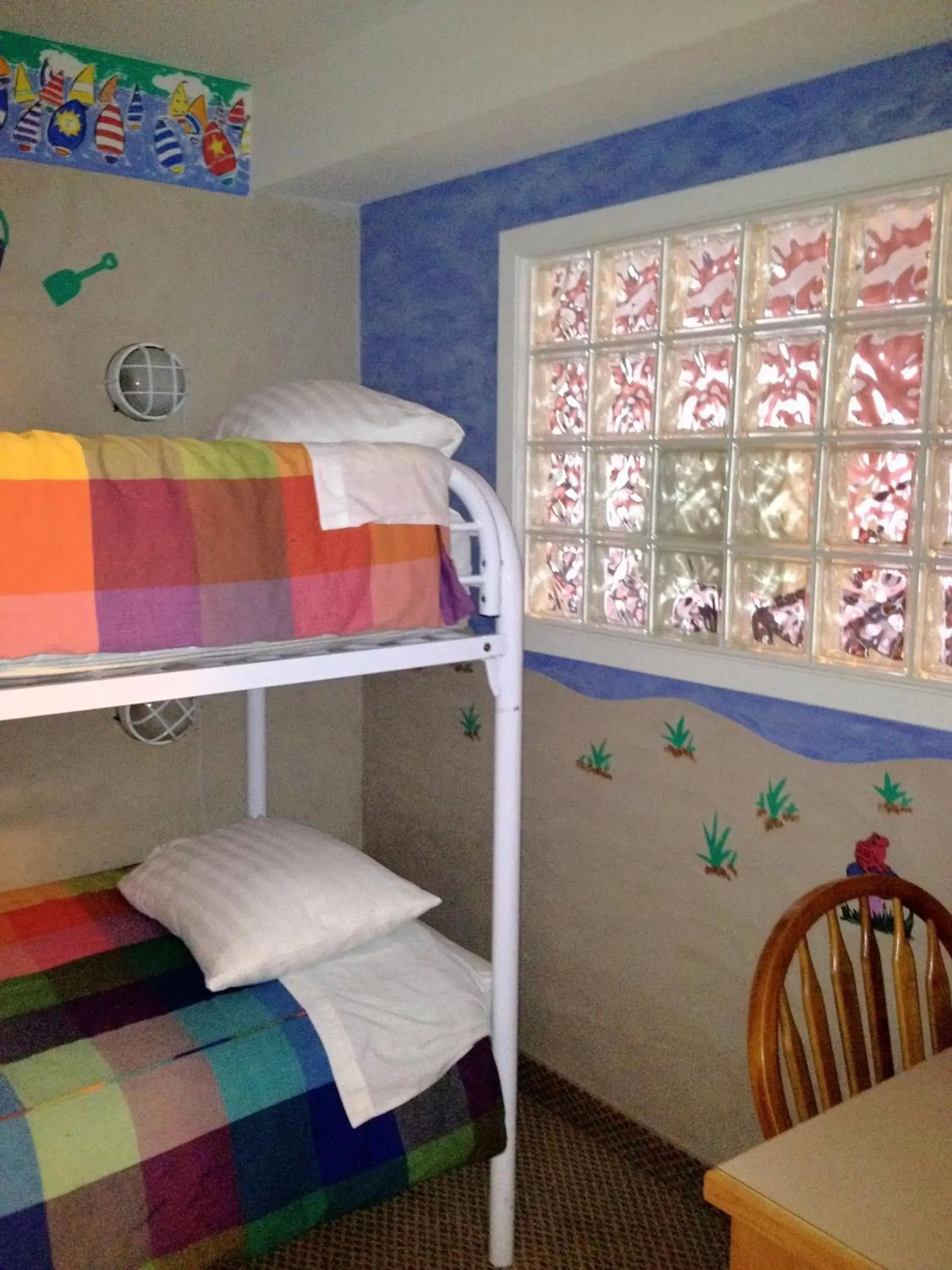 Bed, Bunk Bed in Holiday Inn Hotel & Suites Osoyoos, an IHG Hotel