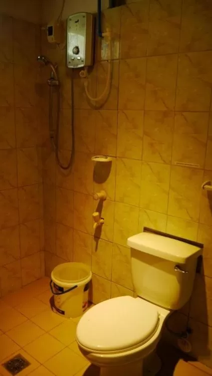 Bathroom in Moalboal T Breeze Coastal Resort