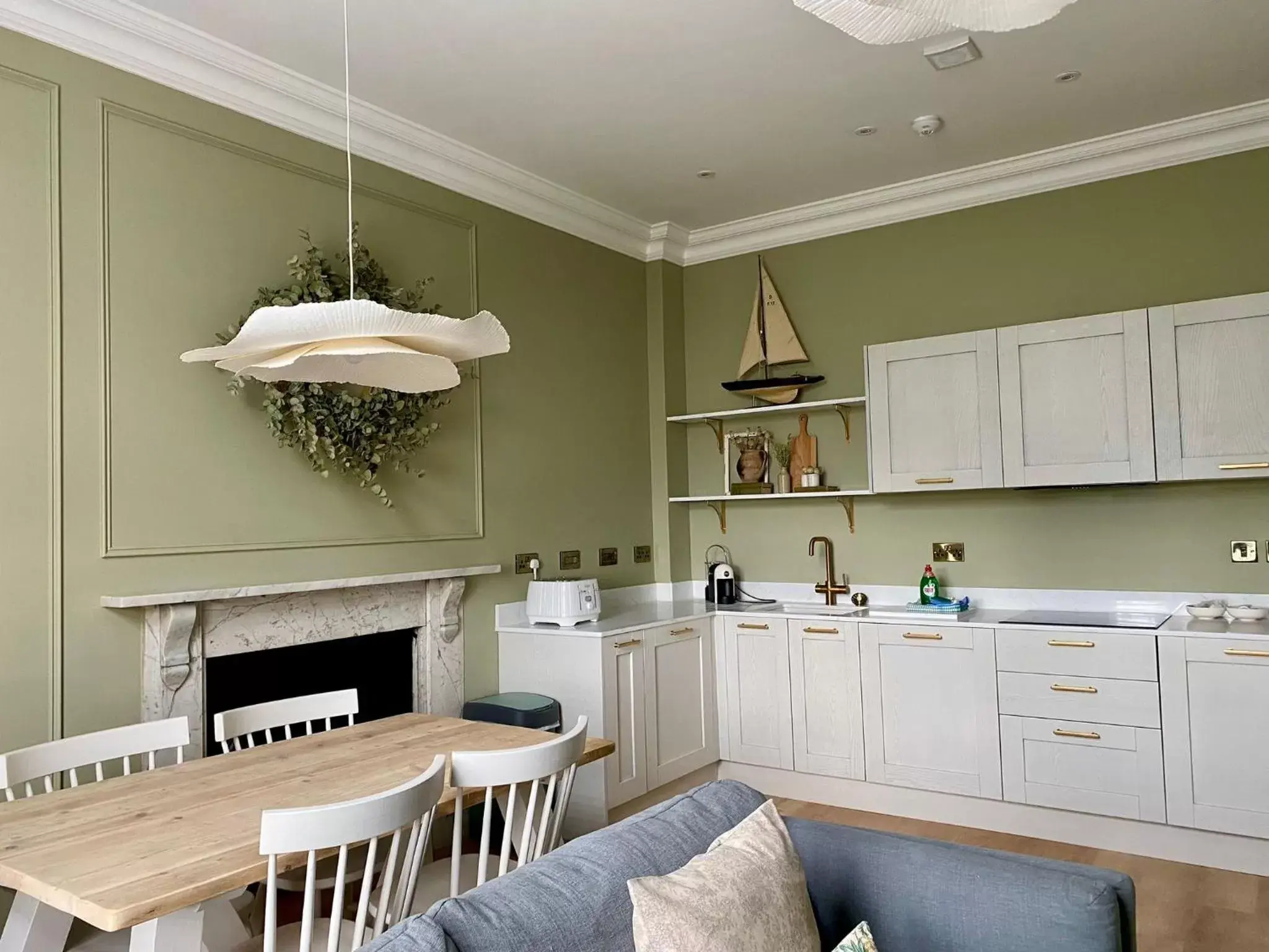 Kitchen or kitchenette, Kitchen/Kitchenette in Railway House York by Chateau Anna