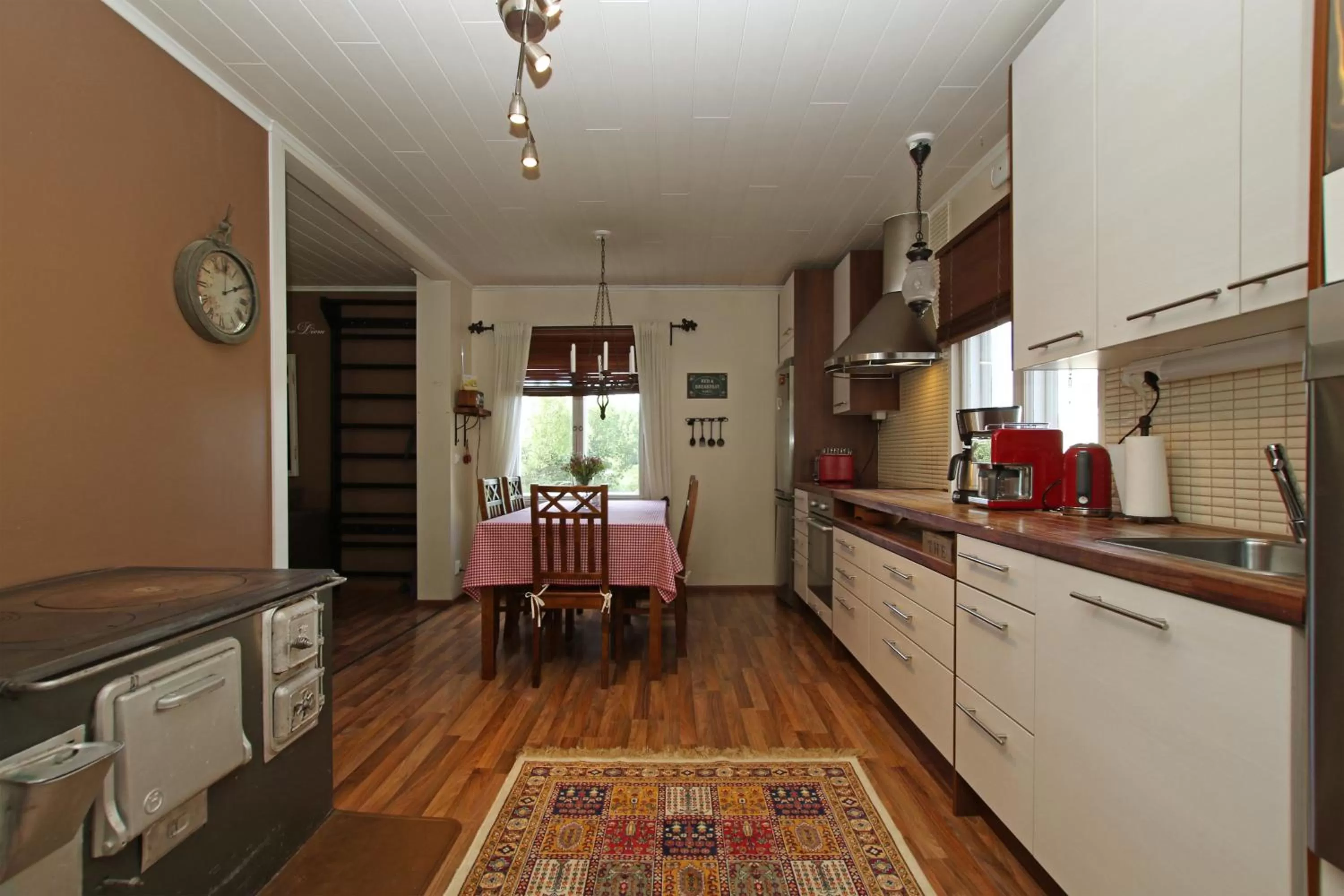 Kitchen or kitchenette in Pajula B&B