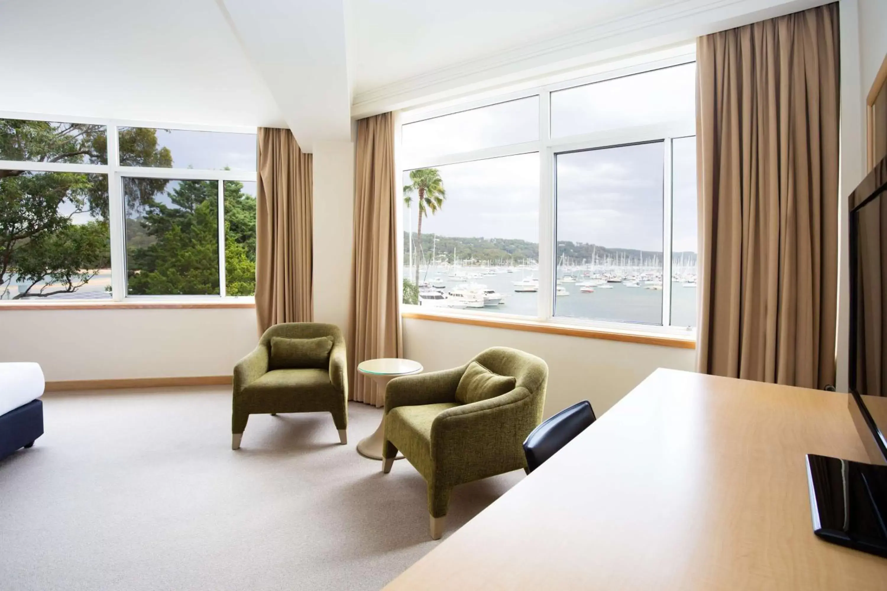 View (from property/room), Seating Area in Metro Mirage Hotel Newport