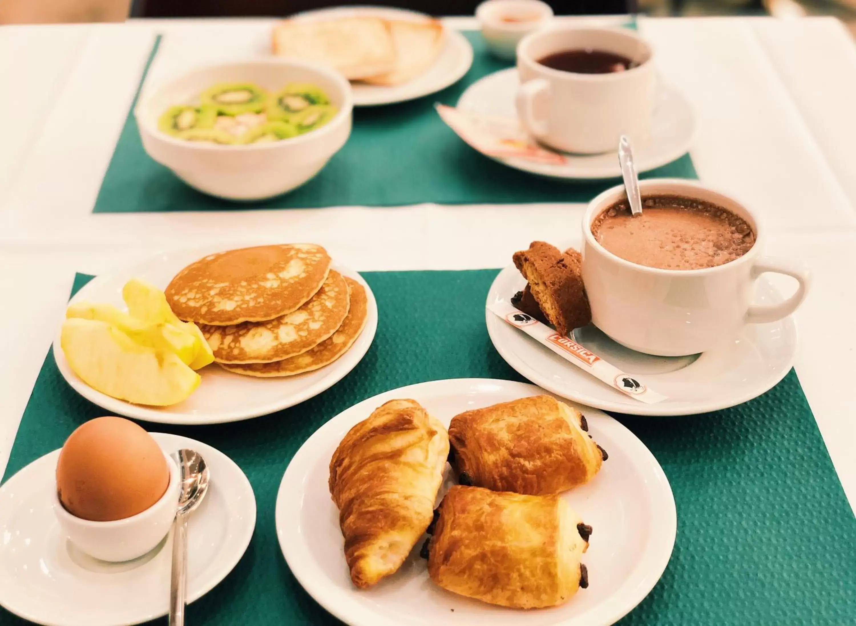 Continental breakfast in Napoleon
