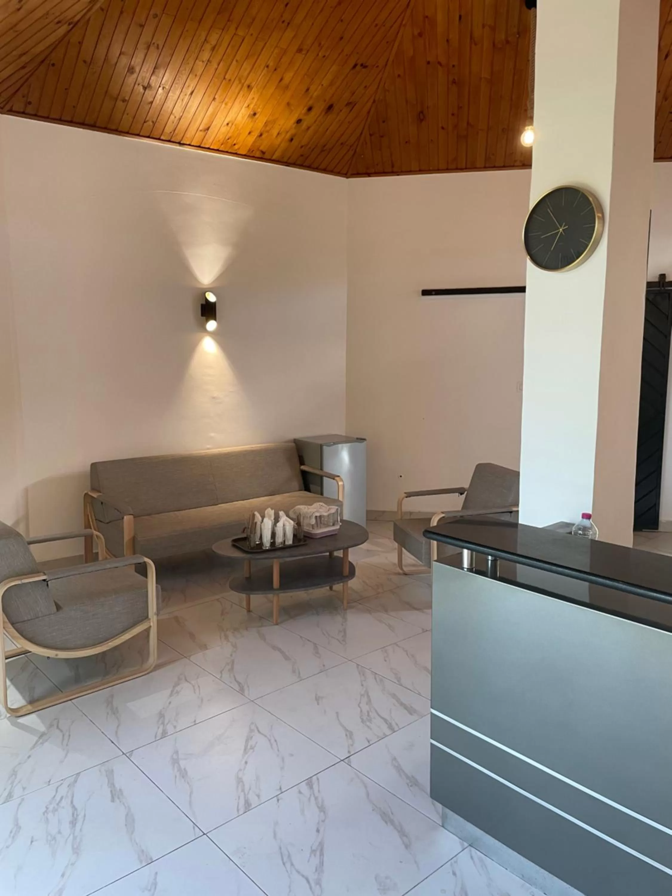 Living room, Lobby/Reception in Hôtel La Grillade