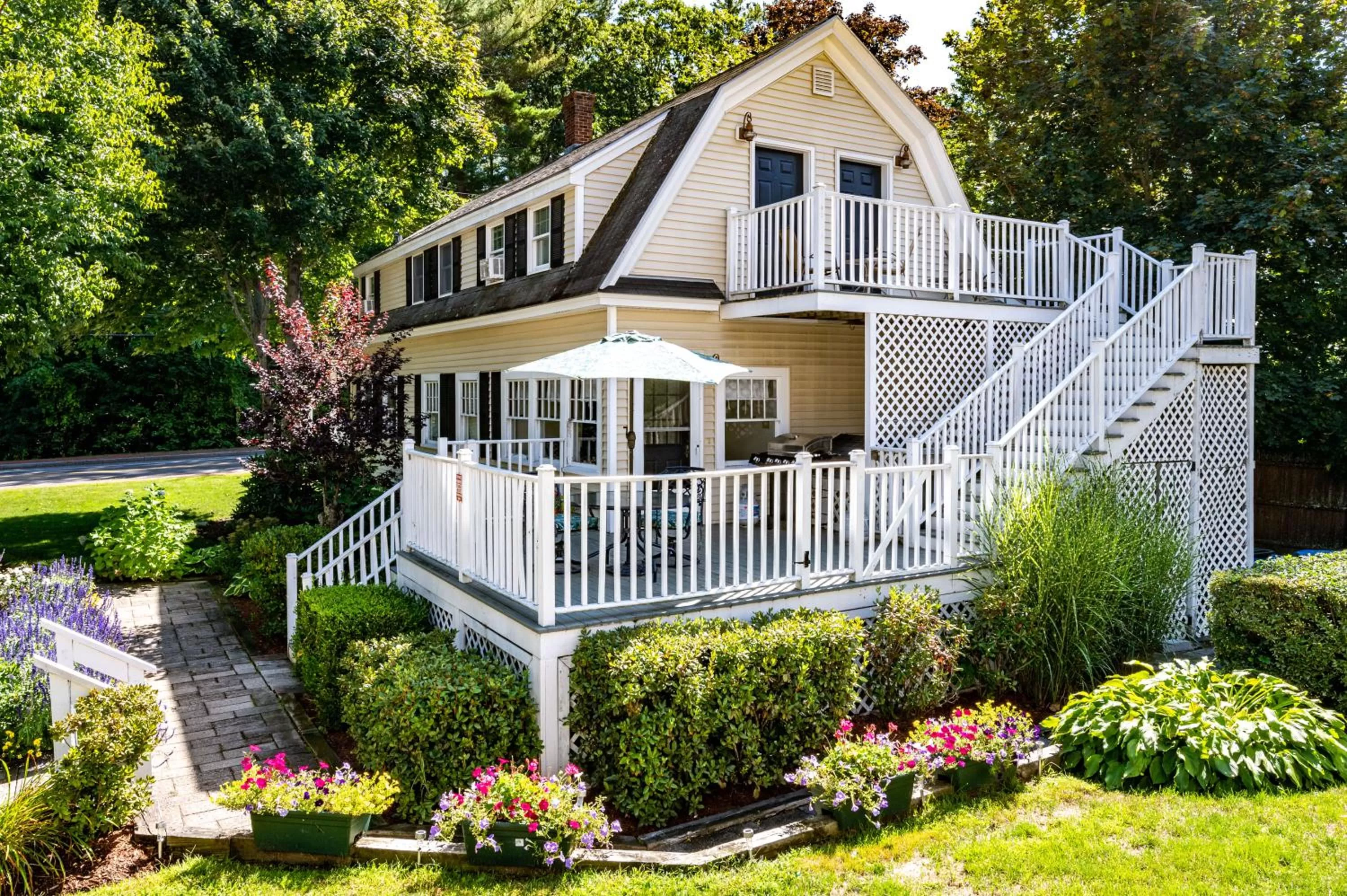 Property Building in Admiral's Inn Resort