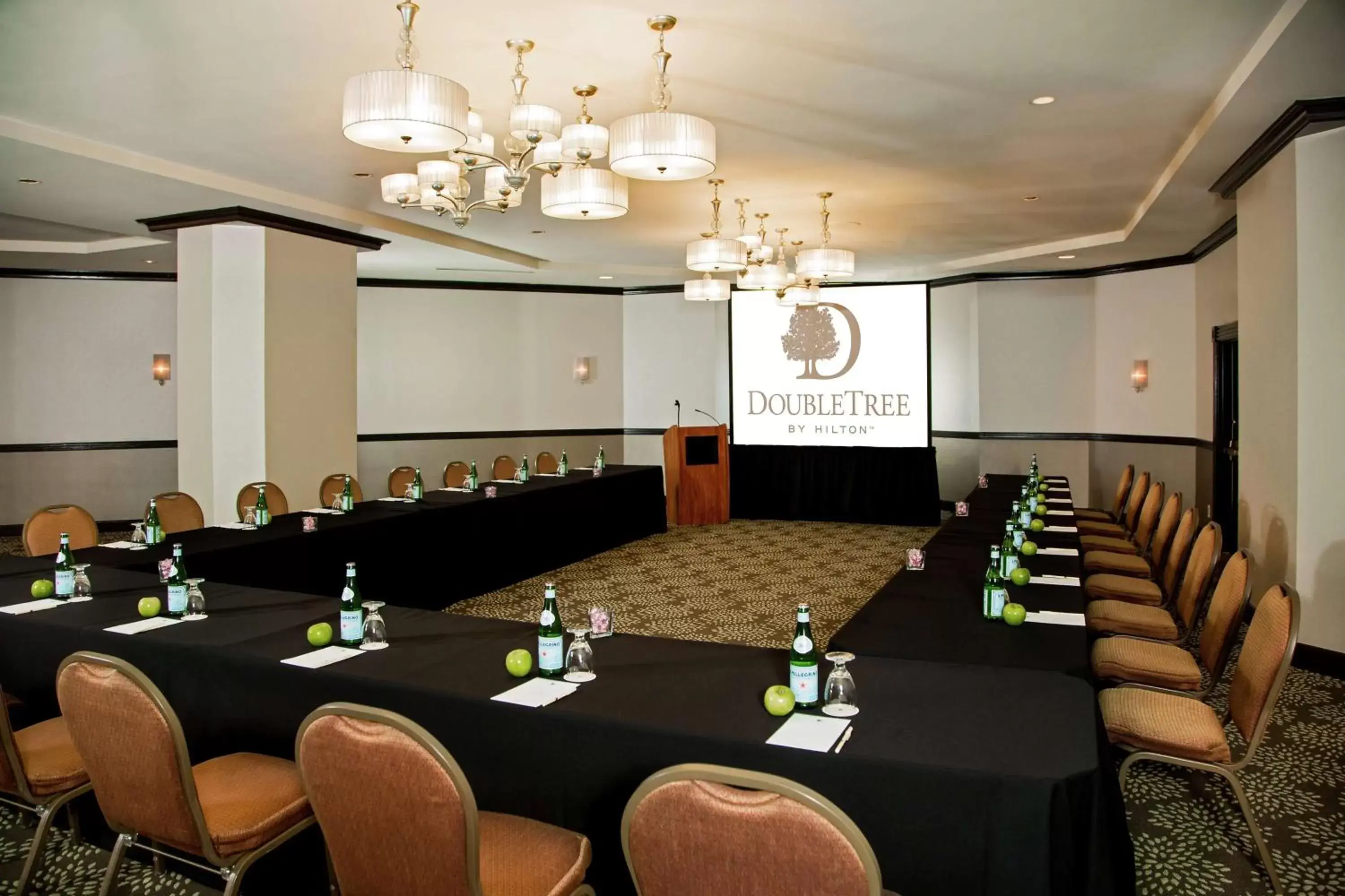 Meeting/conference room in DoubleTree by Hilton Modesto