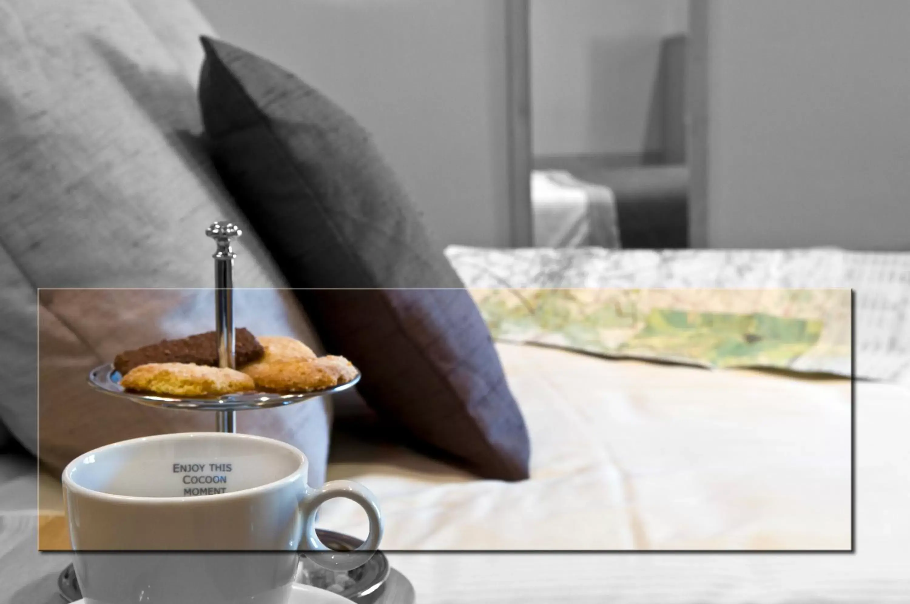 Coffee/tea facilities, Bathroom in Hotel du Commerce