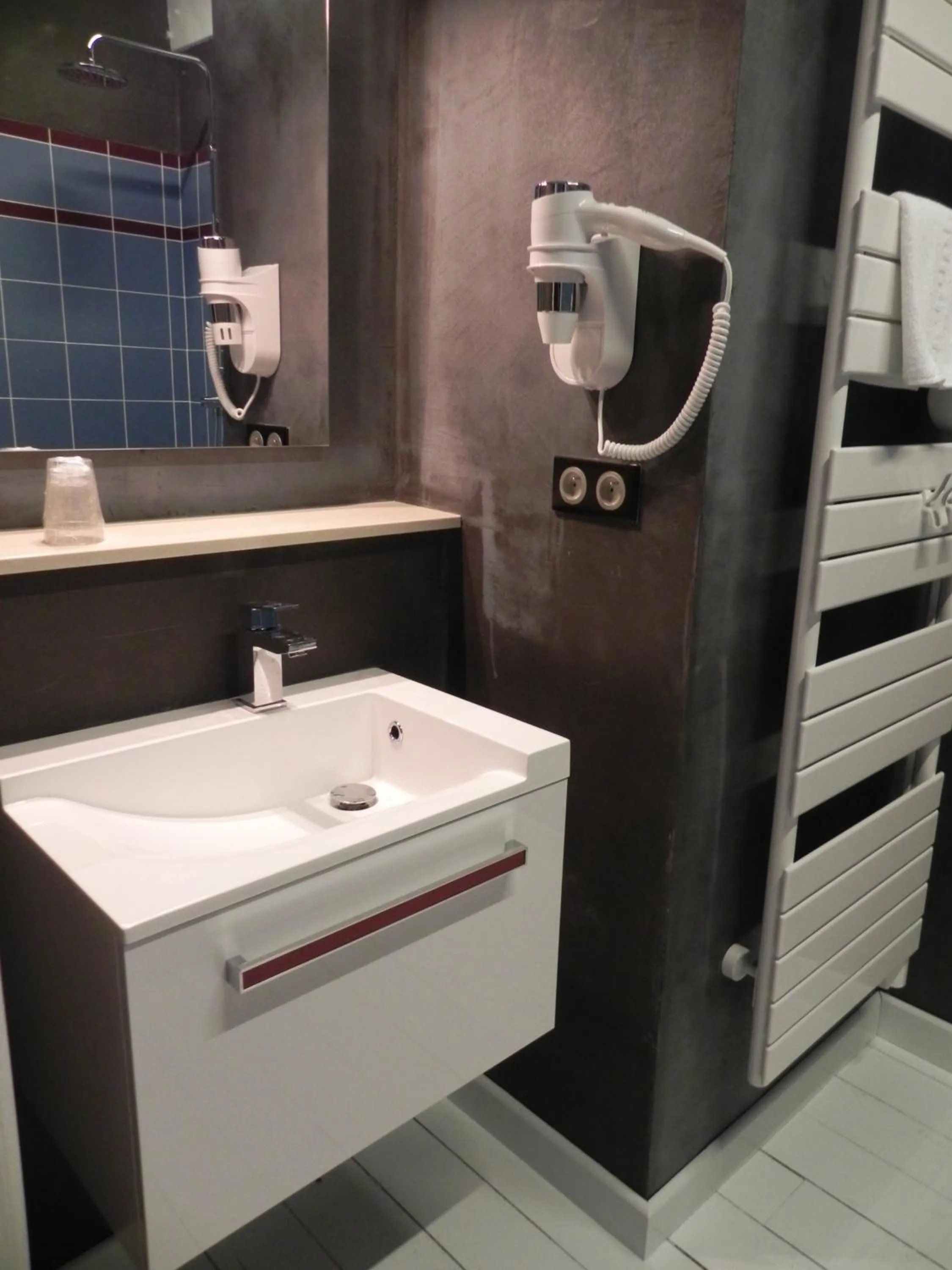 Bathroom in Hôtel - Restaurant Au Tonnelier