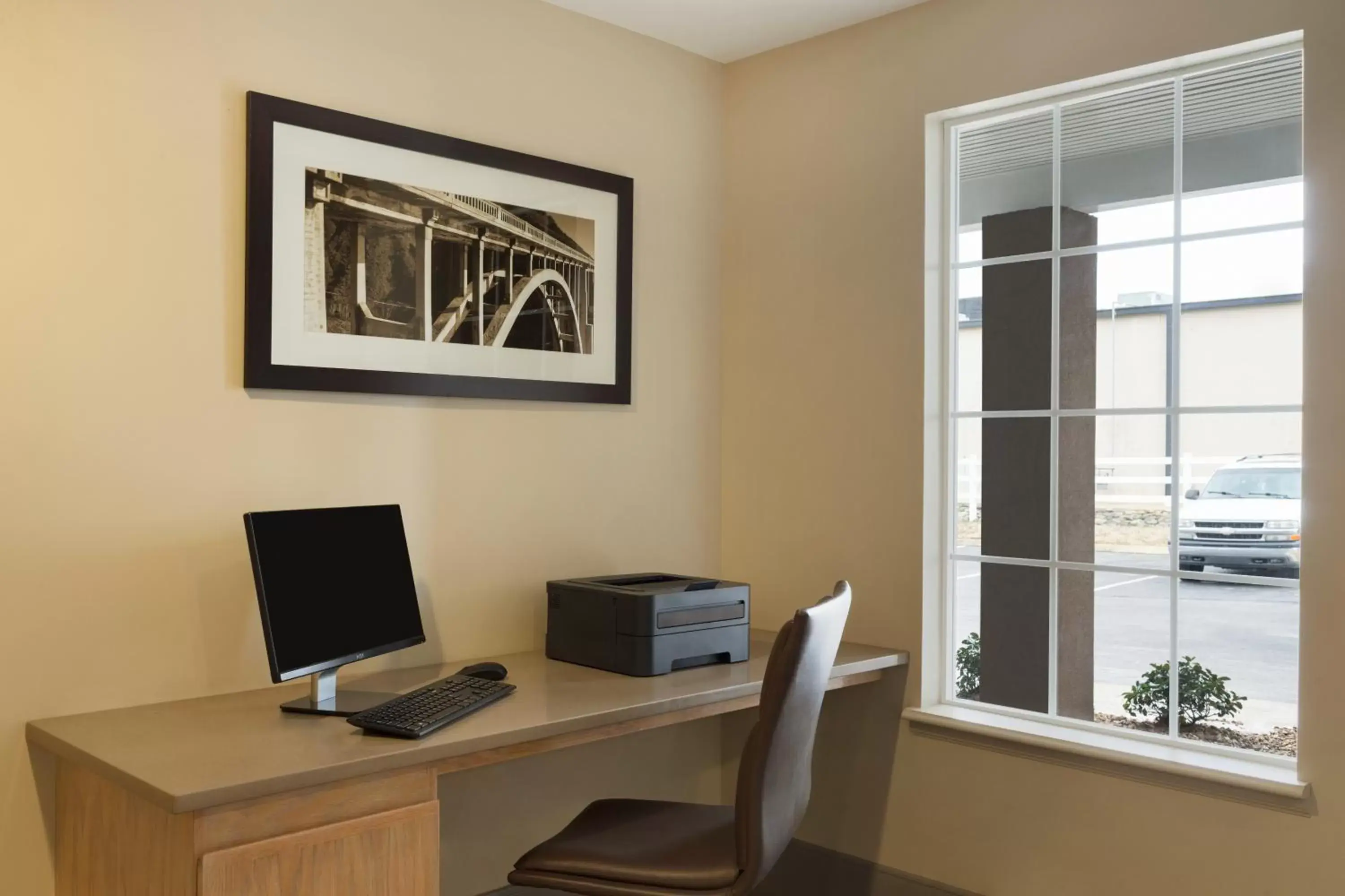 Business facilities in Country Inn & Suites by Radisson, Jackson, TN