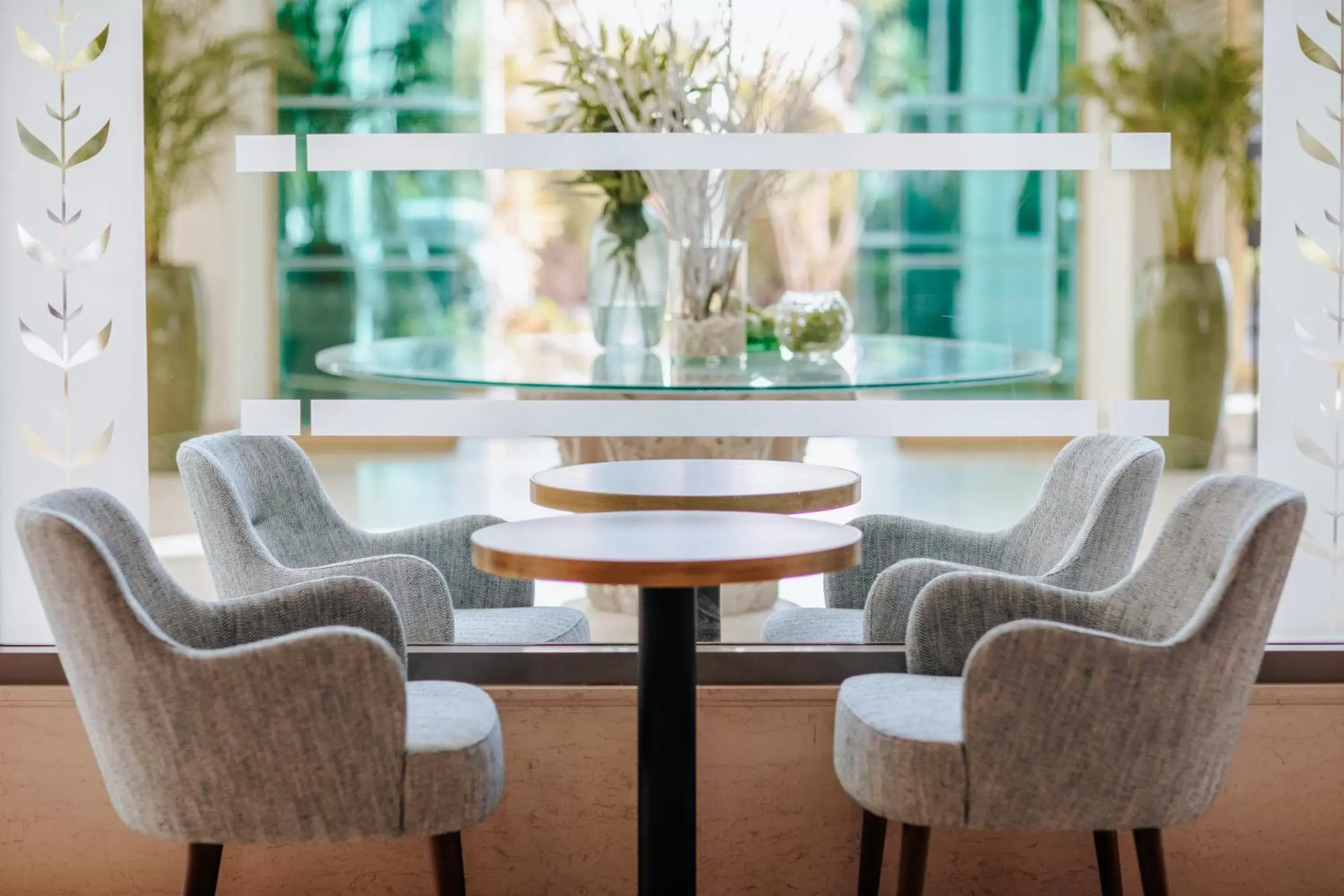 Lounge or bar, Seating Area in Louis Imperial Beach