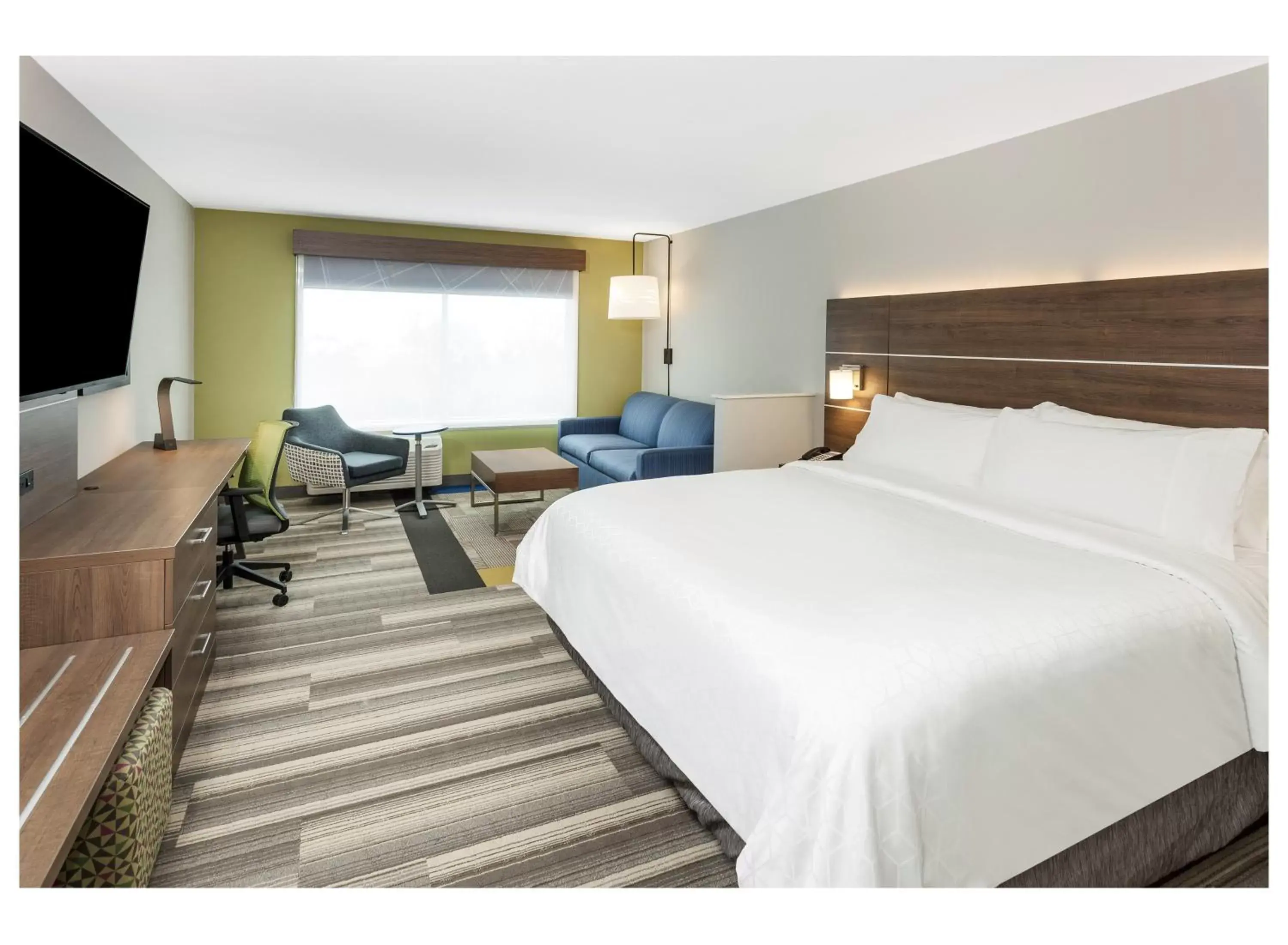 Property building, Bed in Holiday Inn Express & Suites - Hudson I-94 by IHG Property building, Bed in Holiday Inn Express & Suites - Hudson I-94 by IHG