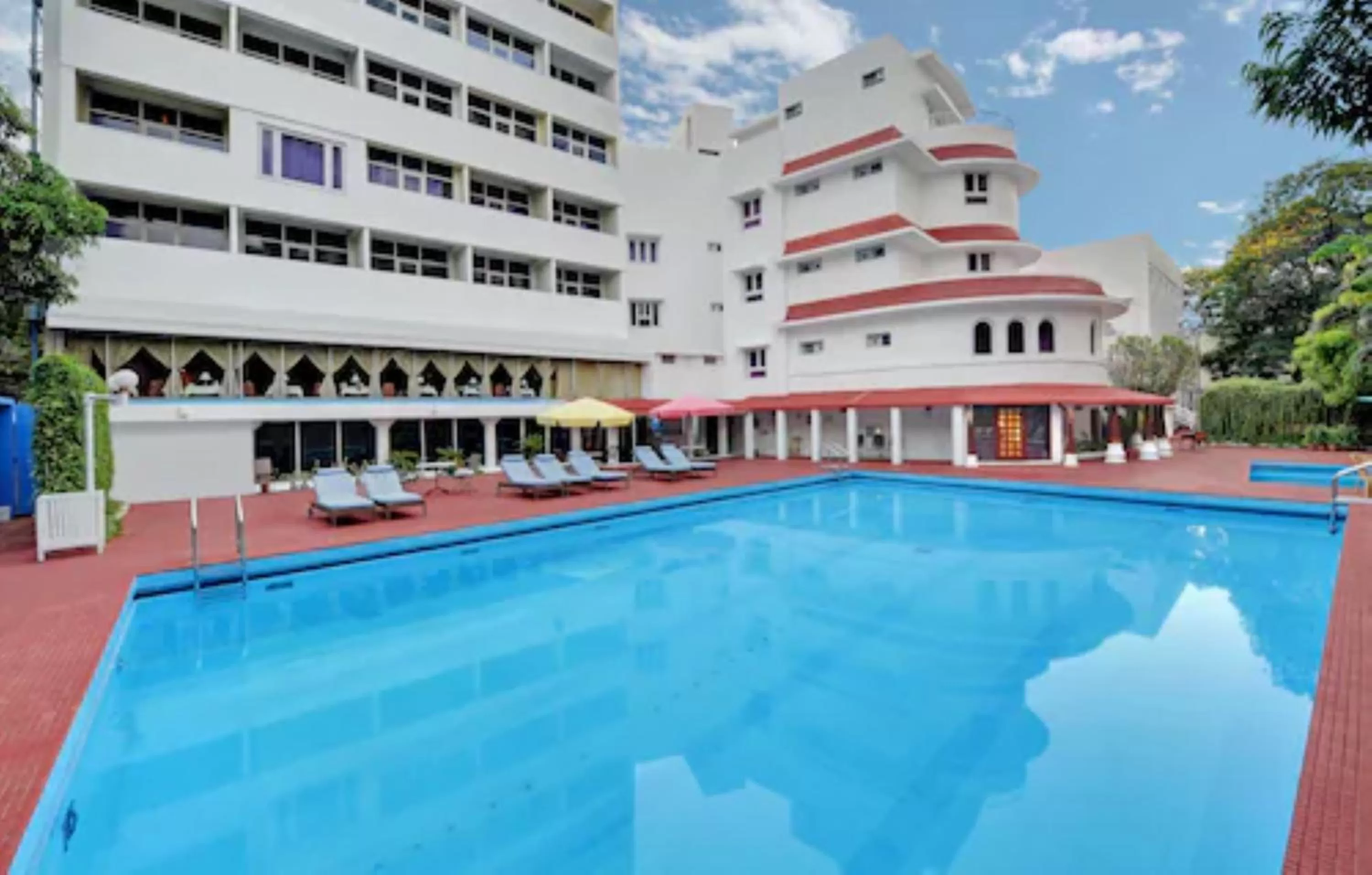 Swimming pool in Ambassador Pallava