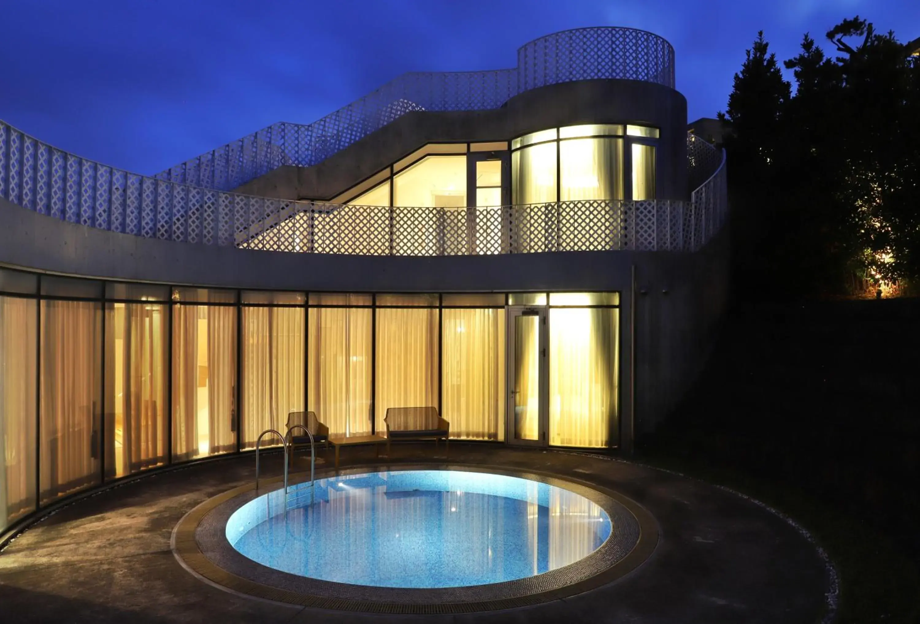 Swimming pool in Lotte Resort Jeju Artvillas Swimming pool in Lotte Resort Jeju Artvillas